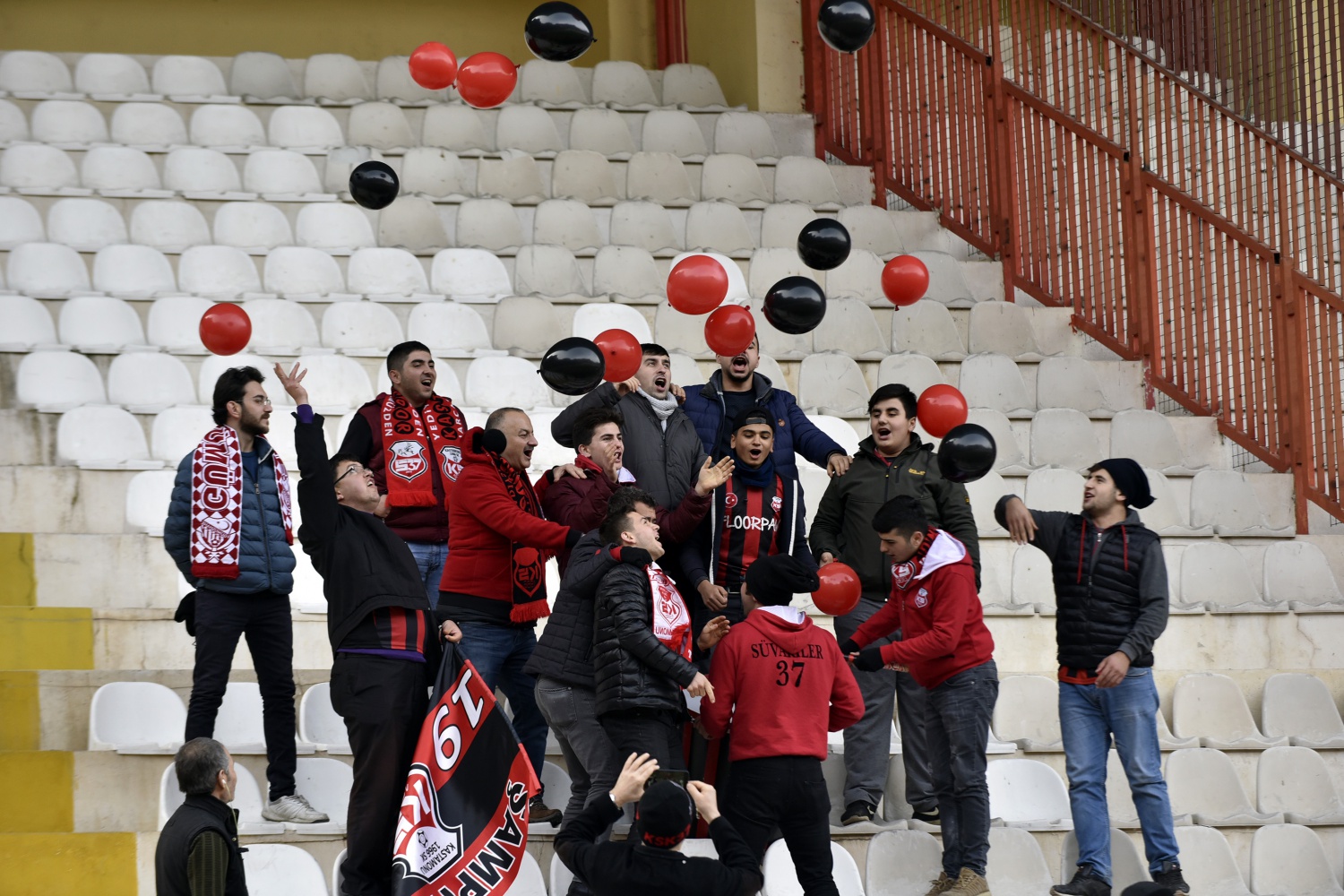 Gümüş kayıplarda: 1-2 52