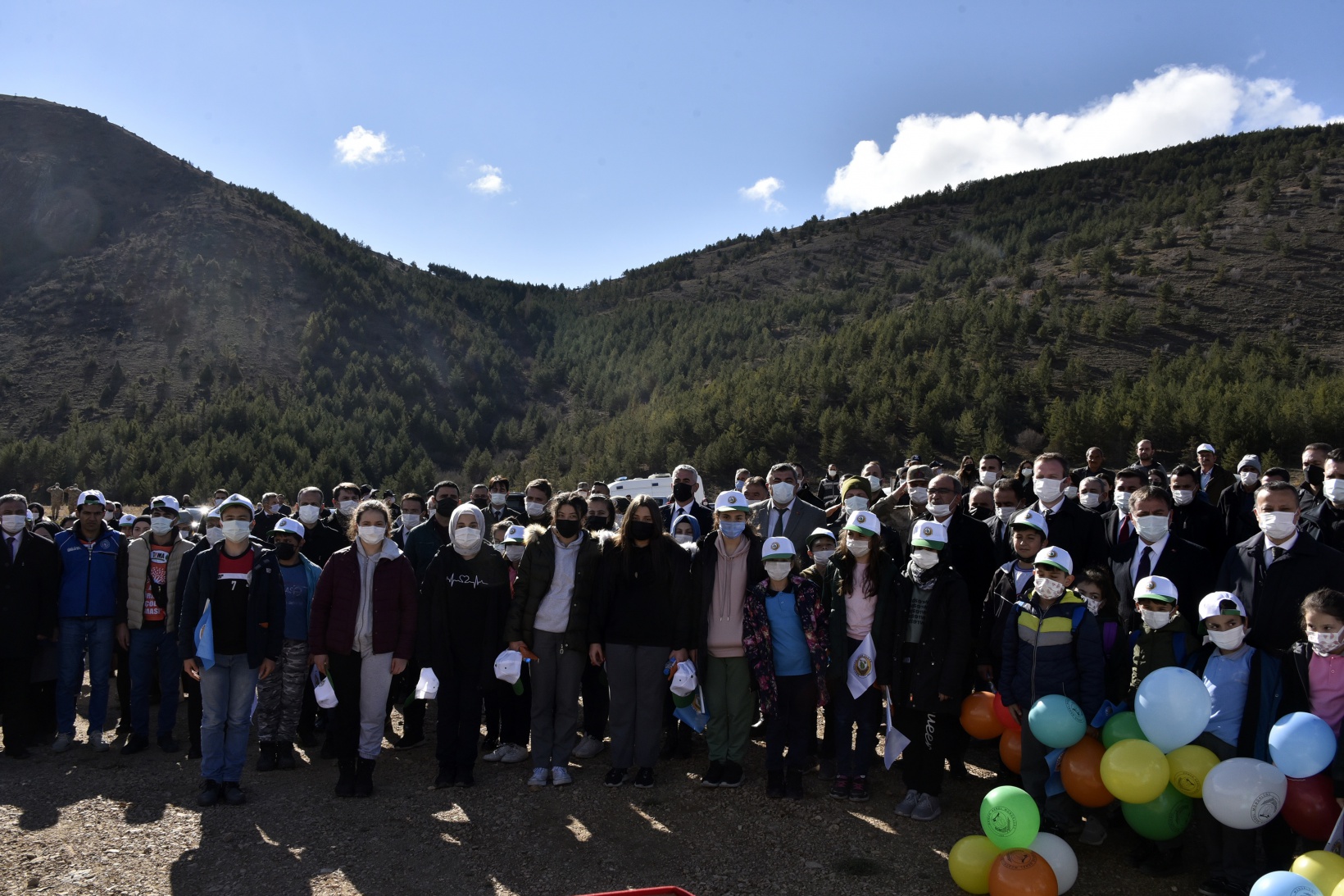 Gümüşhane’de Milli Ağaçlandırma Gününde binlerce fidan toprakla buluştu 2
