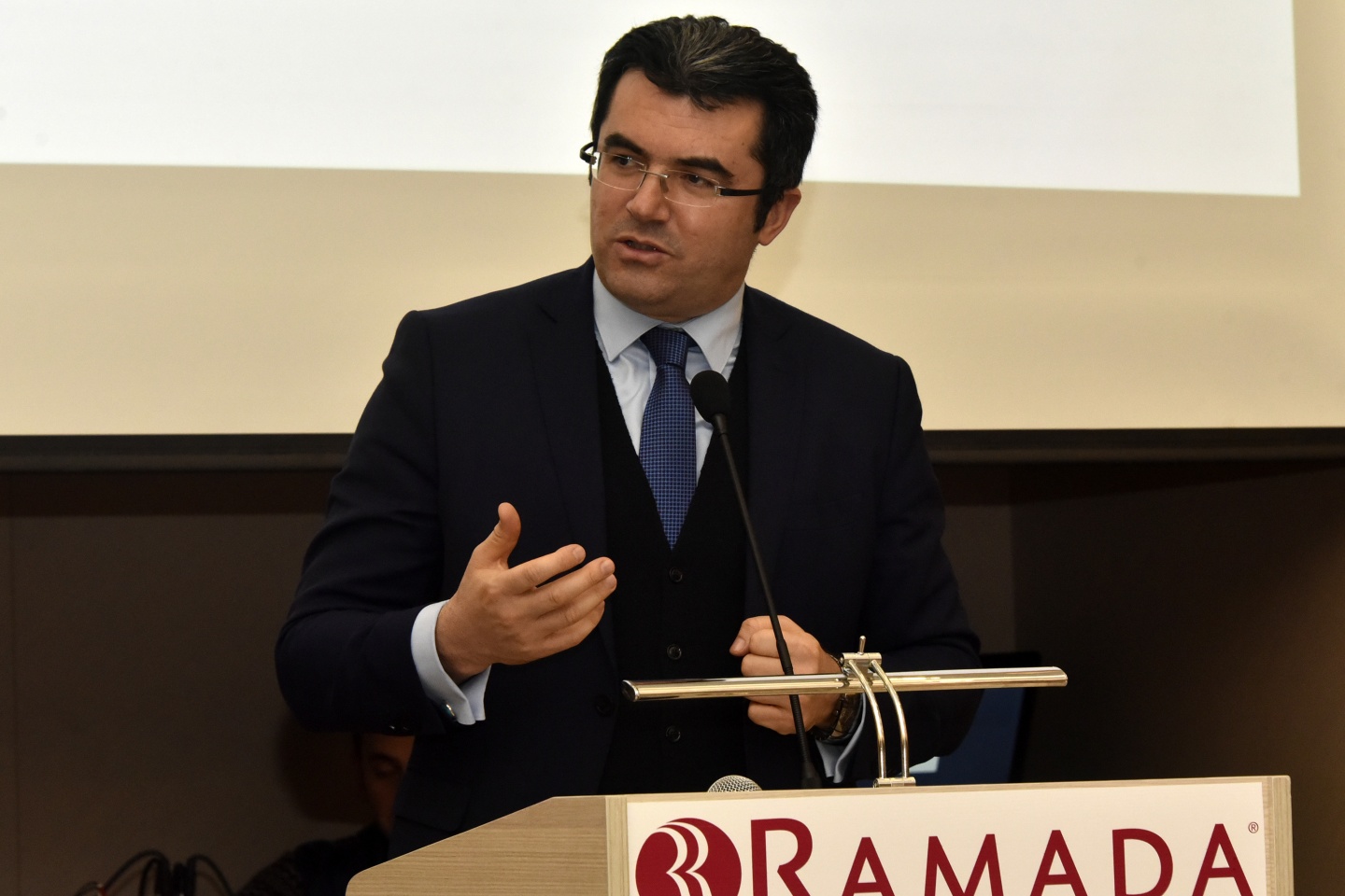 Gazeteciler ve İdareciler günü kutlandı 28