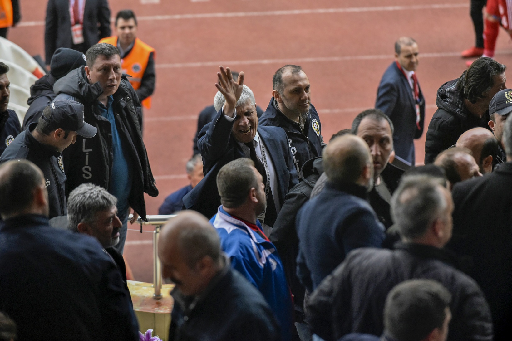 Gümüşhane’de arbede anı kameralarda 1