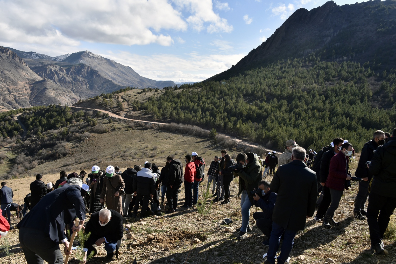 Gümüşhane’de Milli Ağaçlandırma Gününde binlerce fidan toprakla buluştu 12