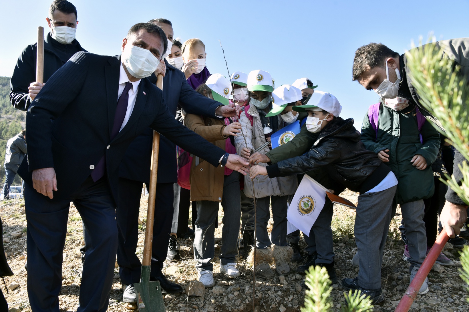 Gümüşhane’de Milli Ağaçlandırma Gününde binlerce fidan toprakla buluştu 36