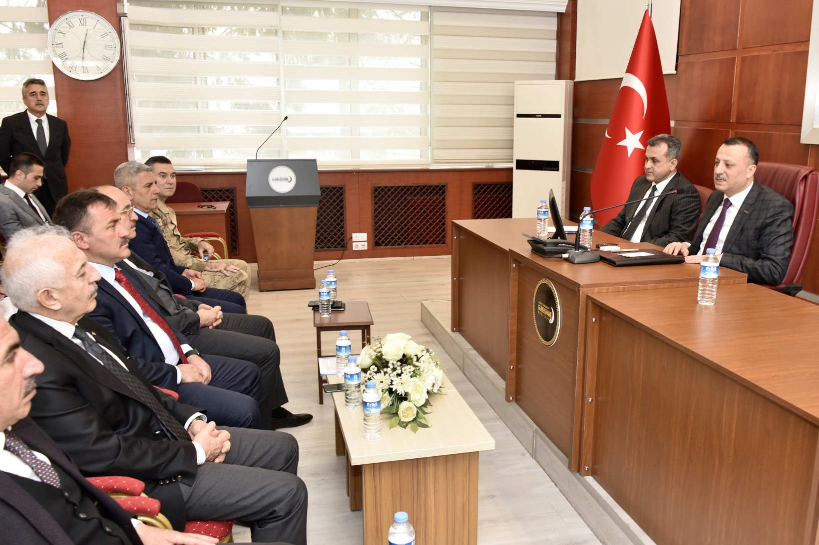 Vali Taşbilek umrecileri uyardı 1