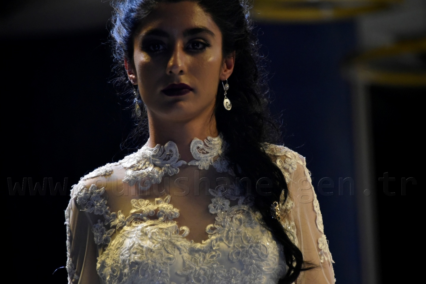 100 yıllık gelinlik podyumda 15