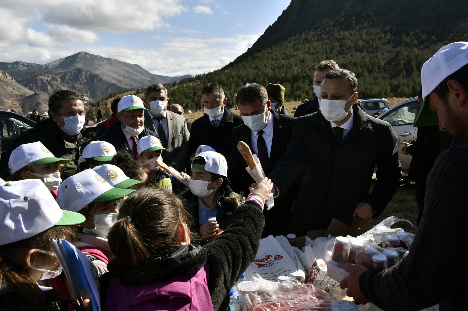 Gümüşhane’de Milli Ağaçlandırma Gününde binlerce fidan toprakla buluştu 35