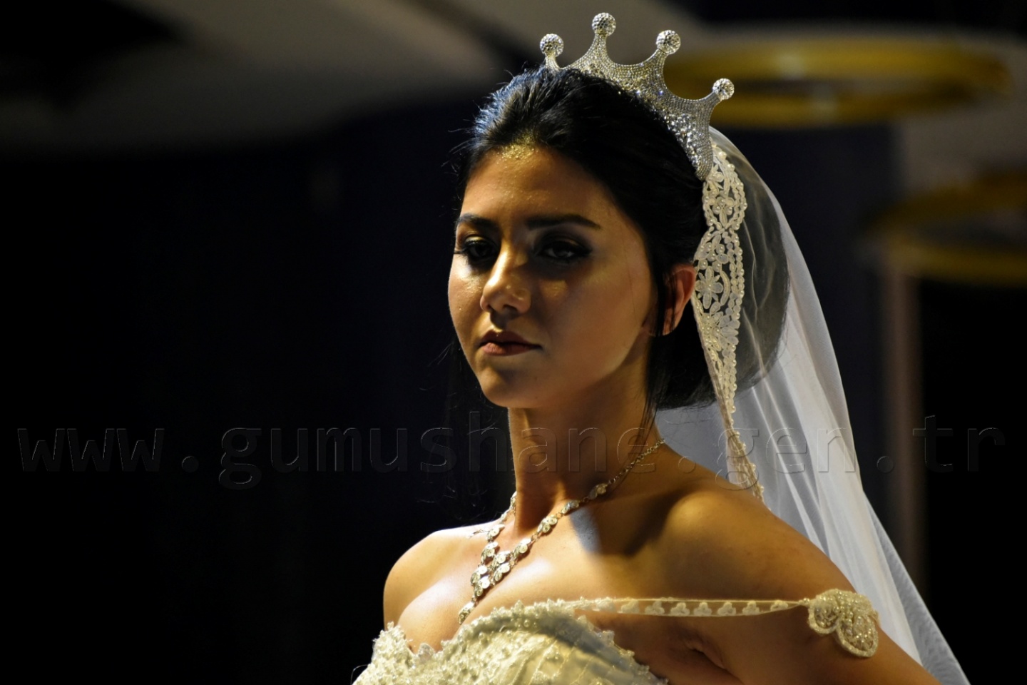 100 yıllık gelinlik podyumda 19