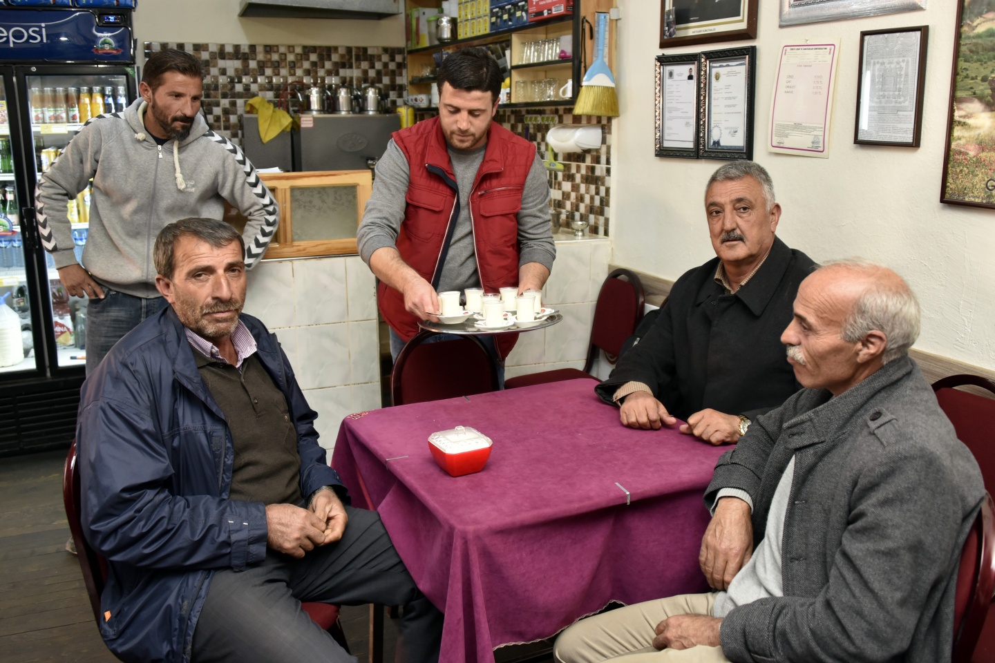 Bu ilçede 10 yıldır kahvelerde sıcak süt satılıyor 14