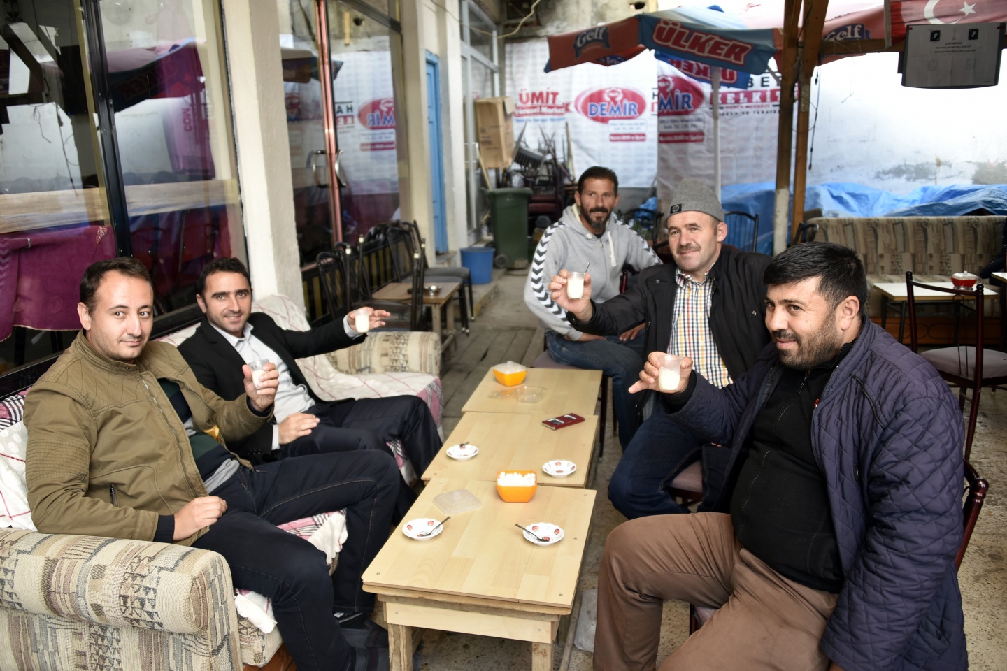Bu ilçede 10 yıldır kahvelerde sıcak süt satılıyor 9