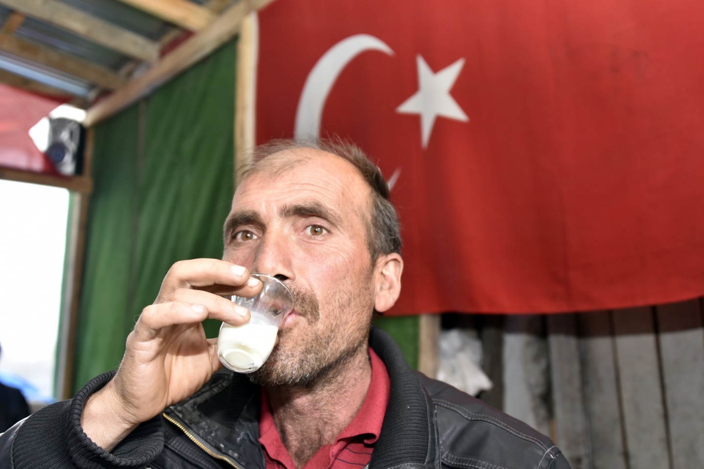 Bu ilçede 10 yıldır kahvelerde sıcak süt satılıyor 8