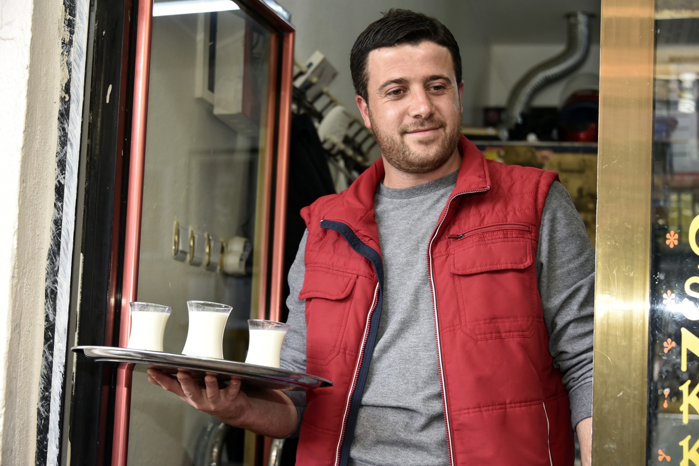 Bu ilçede 10 yıldır kahvelerde sıcak süt satılıyor 11