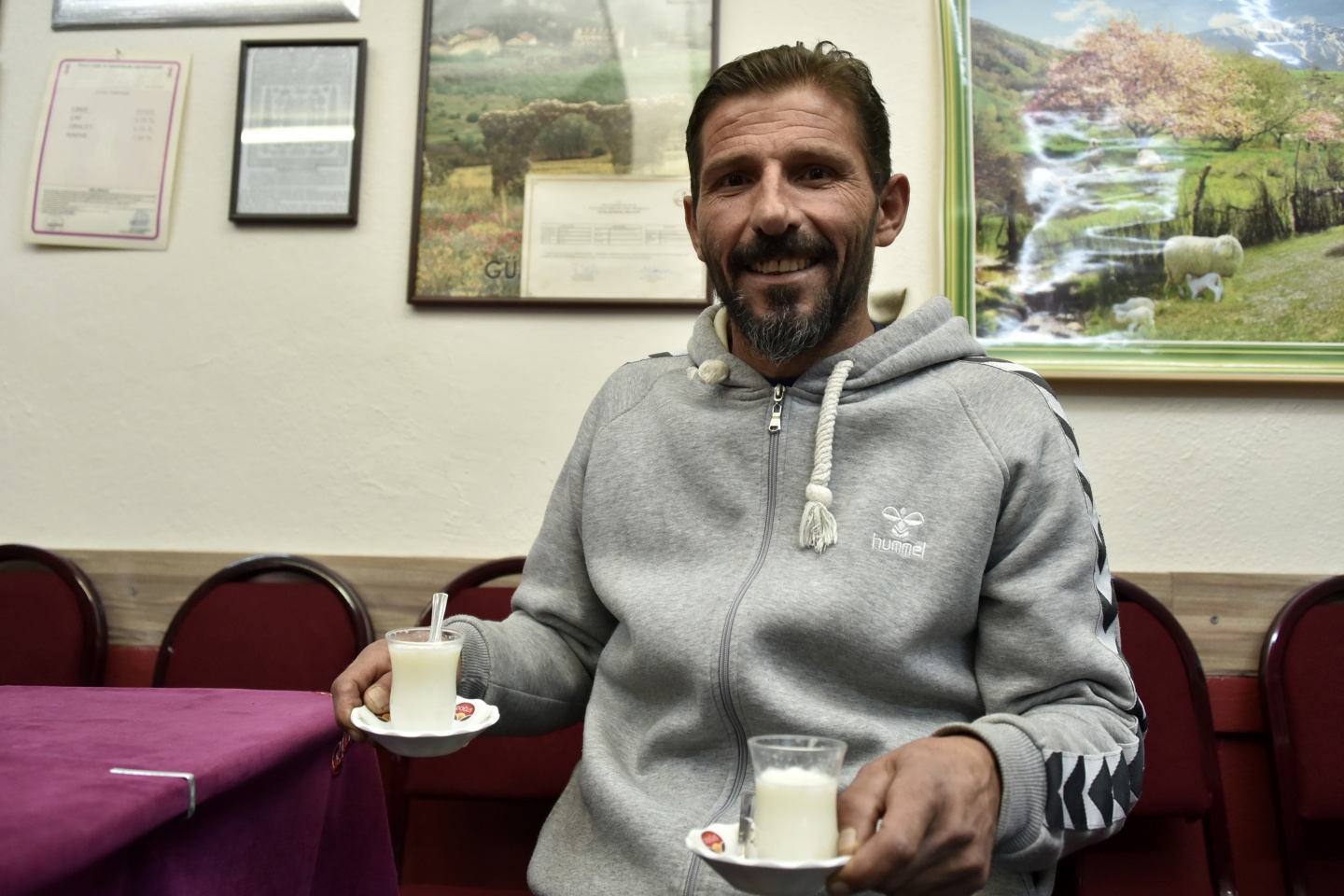 Bu ilçede 10 yıldır kahvelerde sıcak süt satılıyor 15