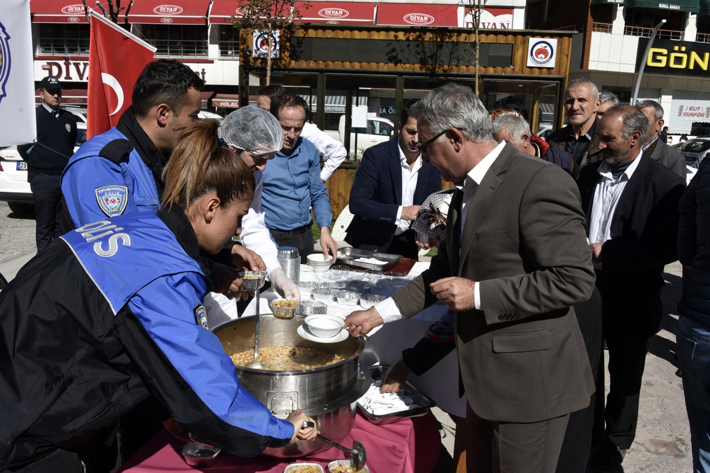 Gümüşhane Emniyetinden vatandaşlara Aşure ikramı 5