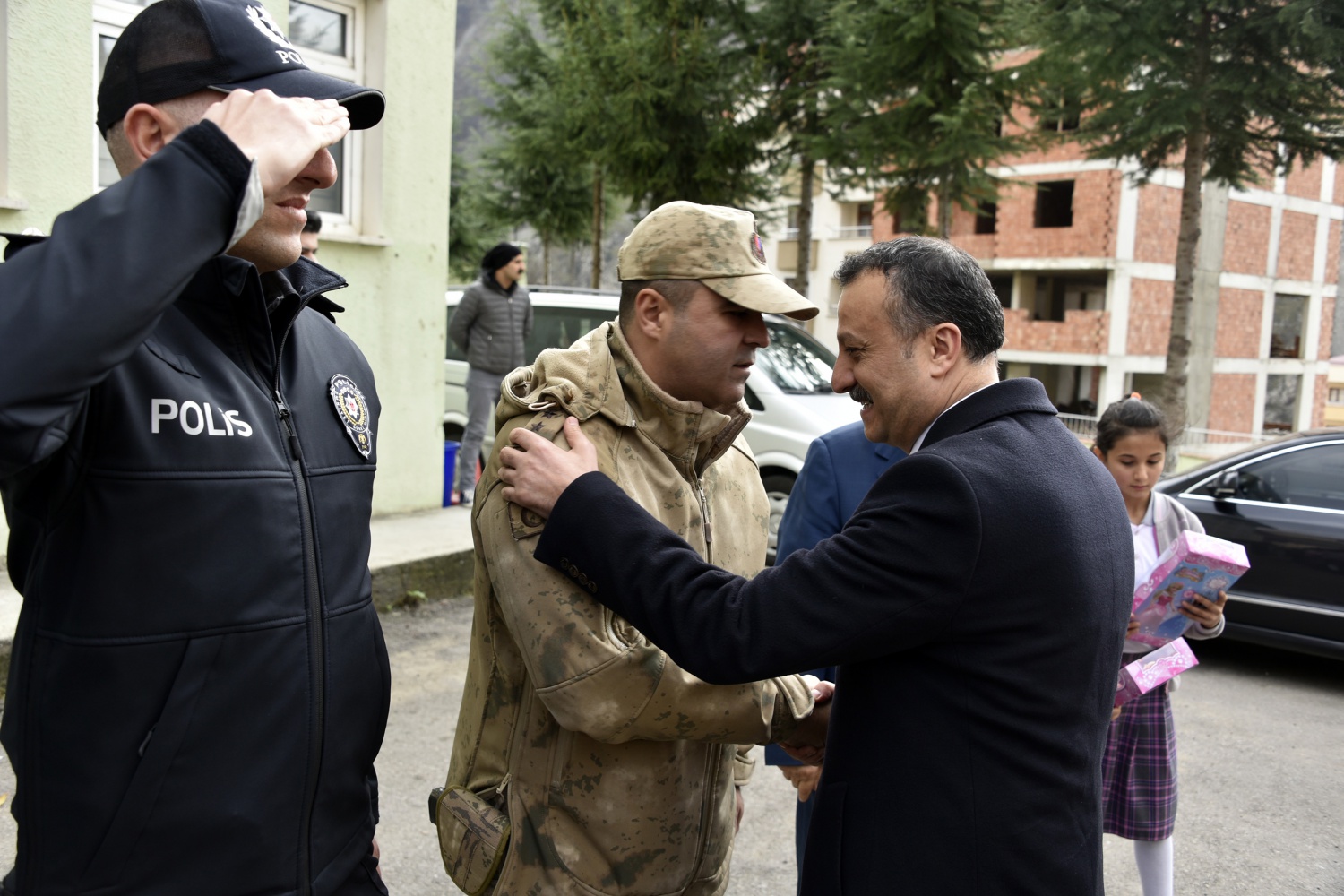 Vali Taşbilek Kürtün’de 2