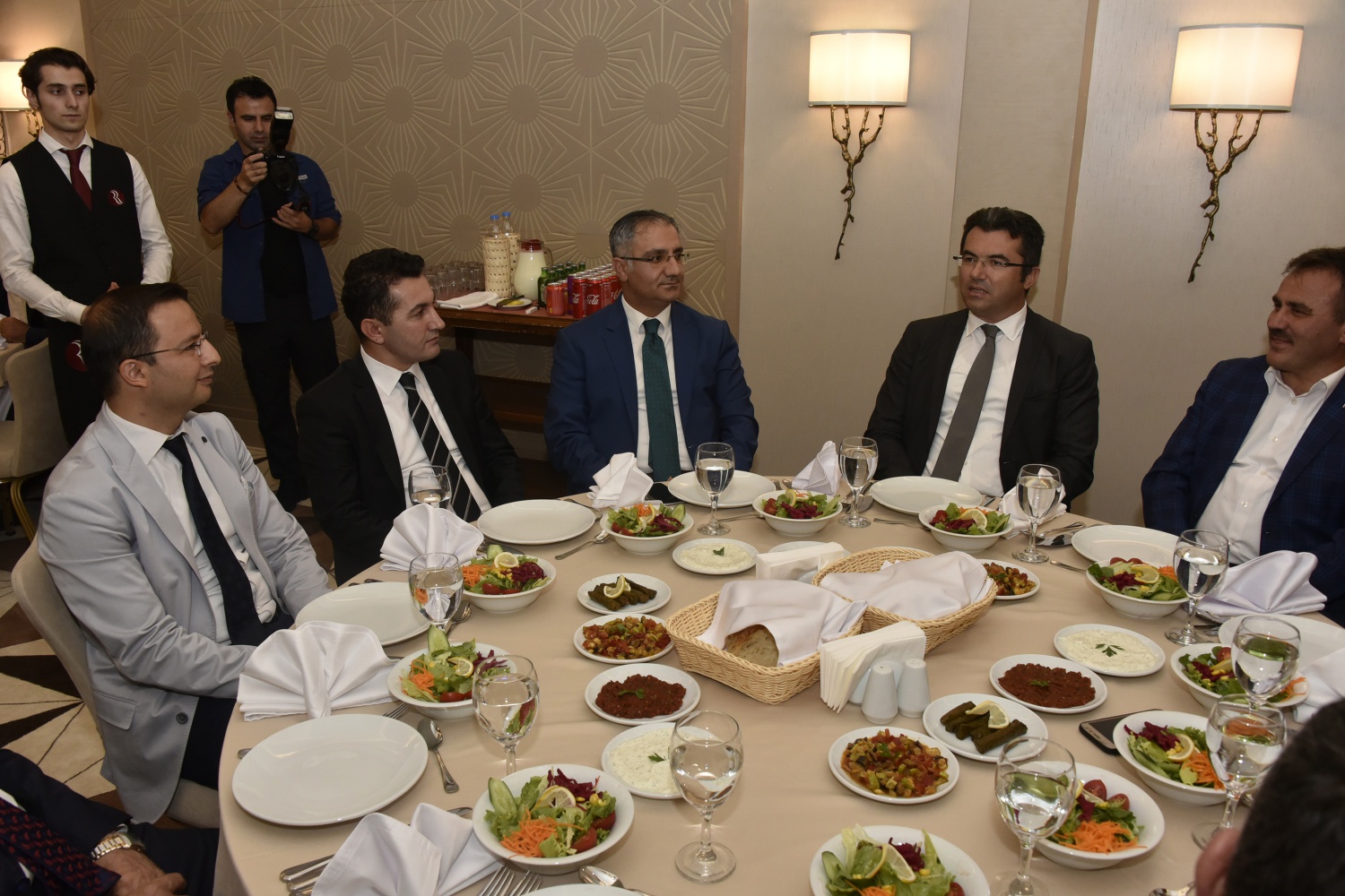 Gümüşhane’de tayini çıkan Kaymakamlara veda yemeği 6