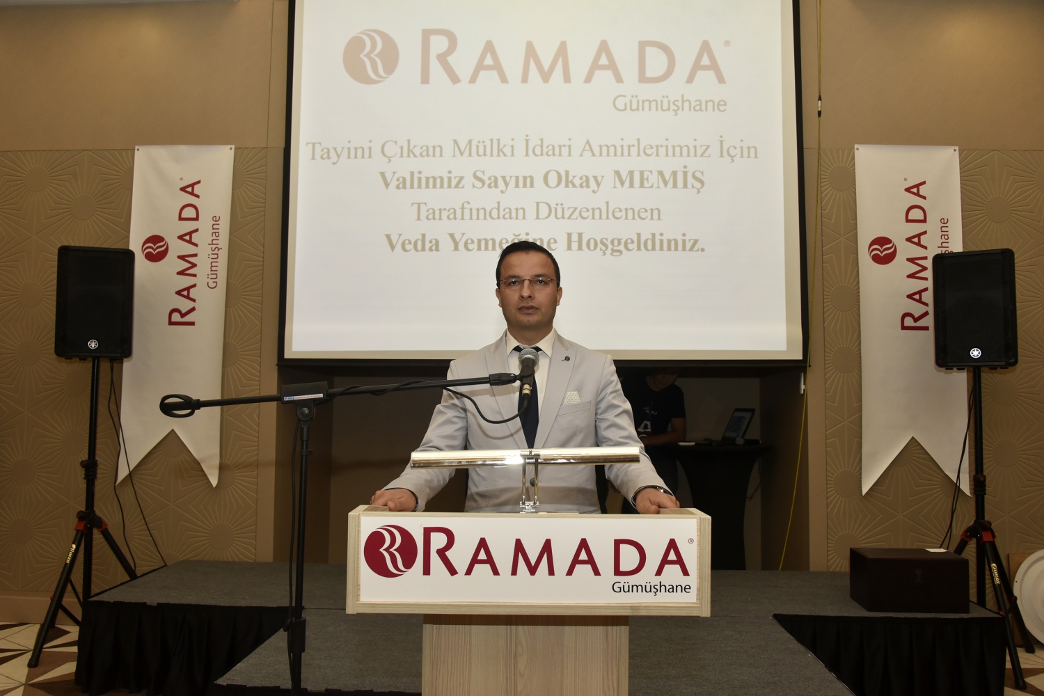 Gümüşhane’de tayini çıkan Kaymakamlara veda yemeği 7