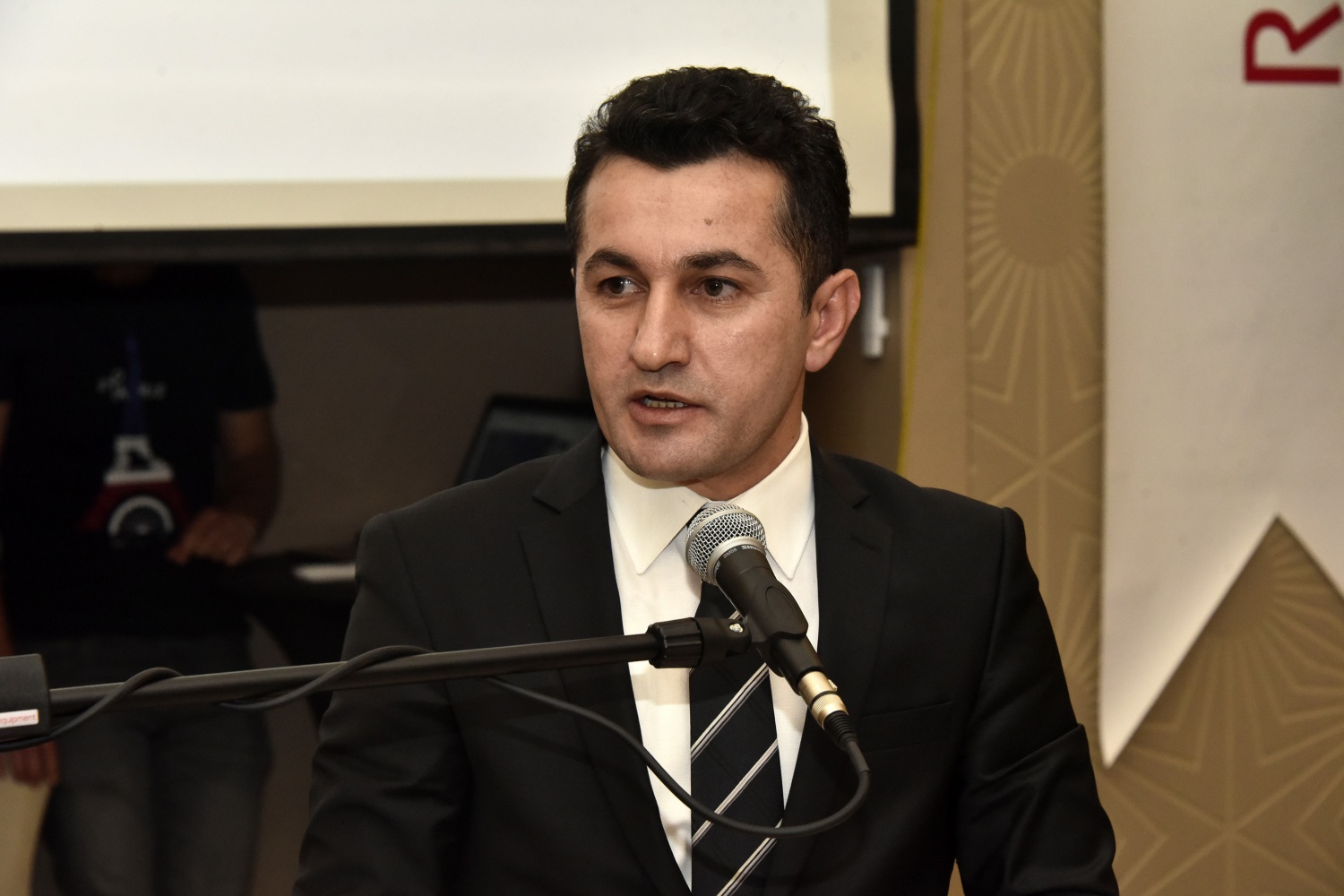 Gümüşhane’de tayini çıkan Kaymakamlara veda yemeği 12