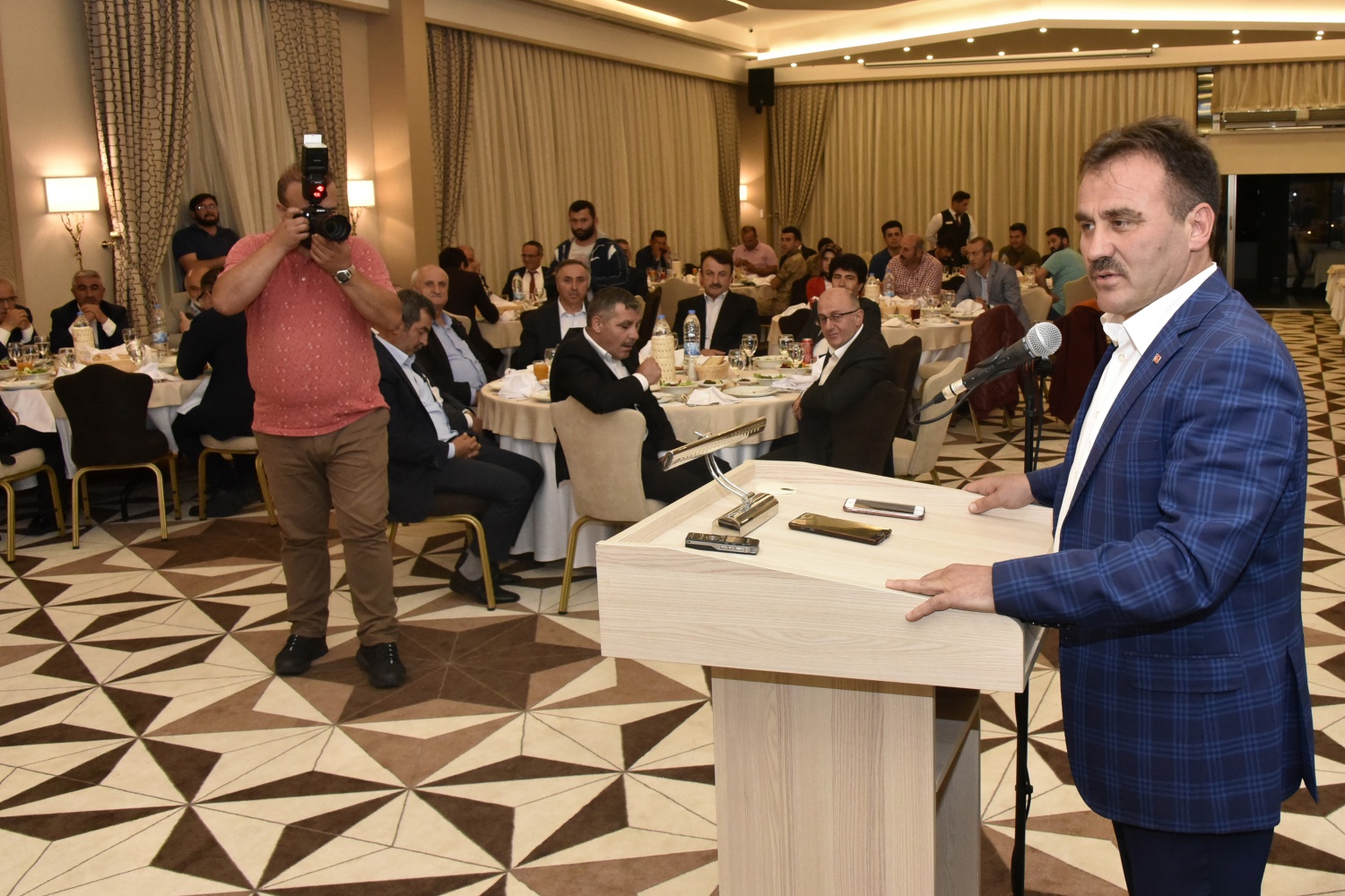 Gümüşhane’de tayini çıkan Kaymakamlara veda yemeği 17