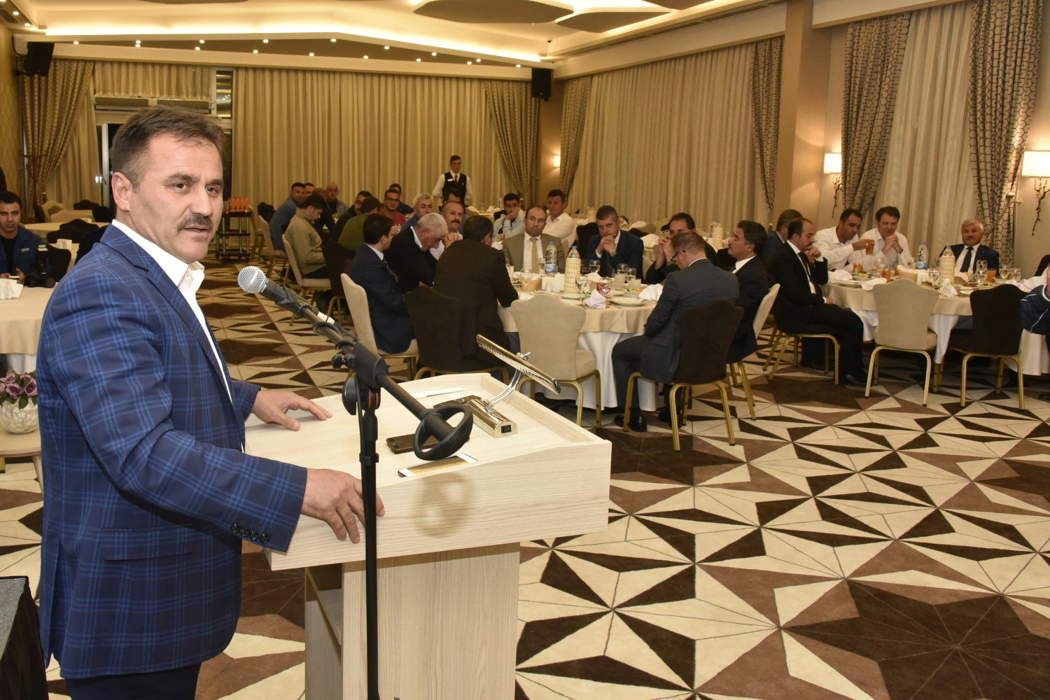 Gümüşhane’de tayini çıkan Kaymakamlara veda yemeği 18