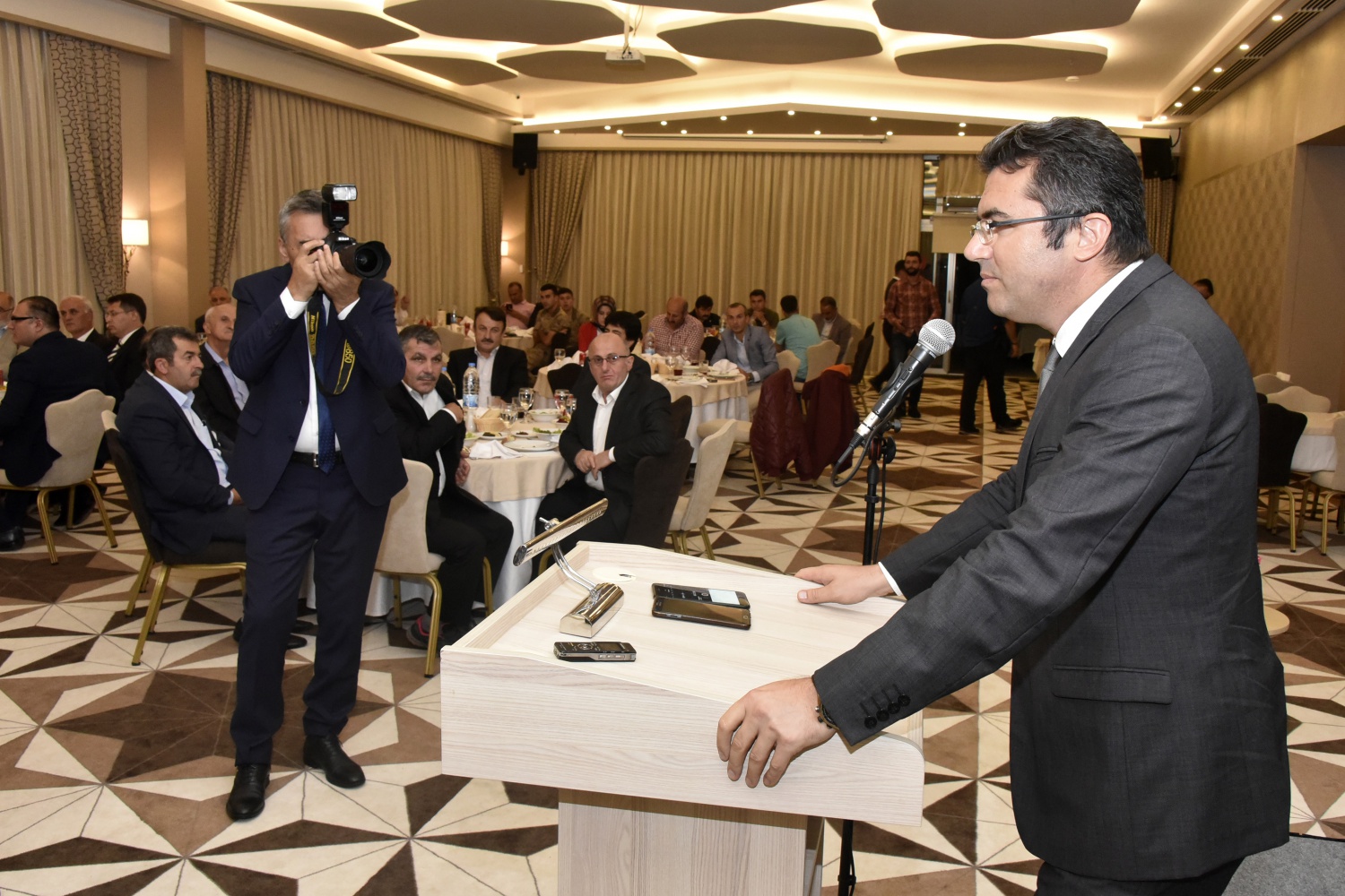 Gümüşhane’de tayini çıkan Kaymakamlara veda yemeği 19