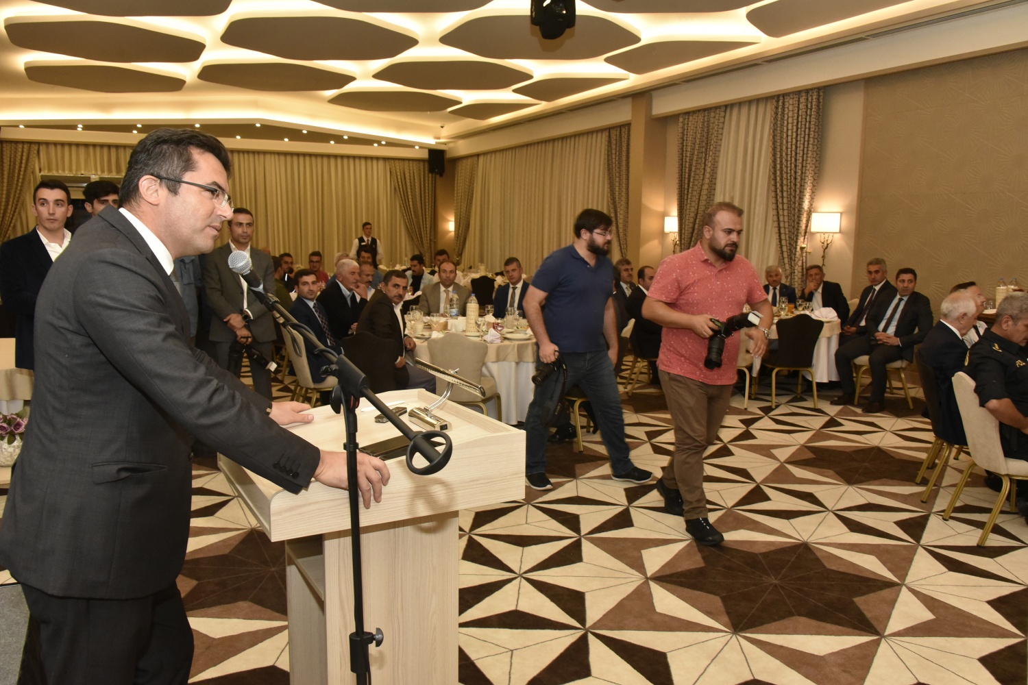 Gümüşhane’de tayini çıkan Kaymakamlara veda yemeği 22