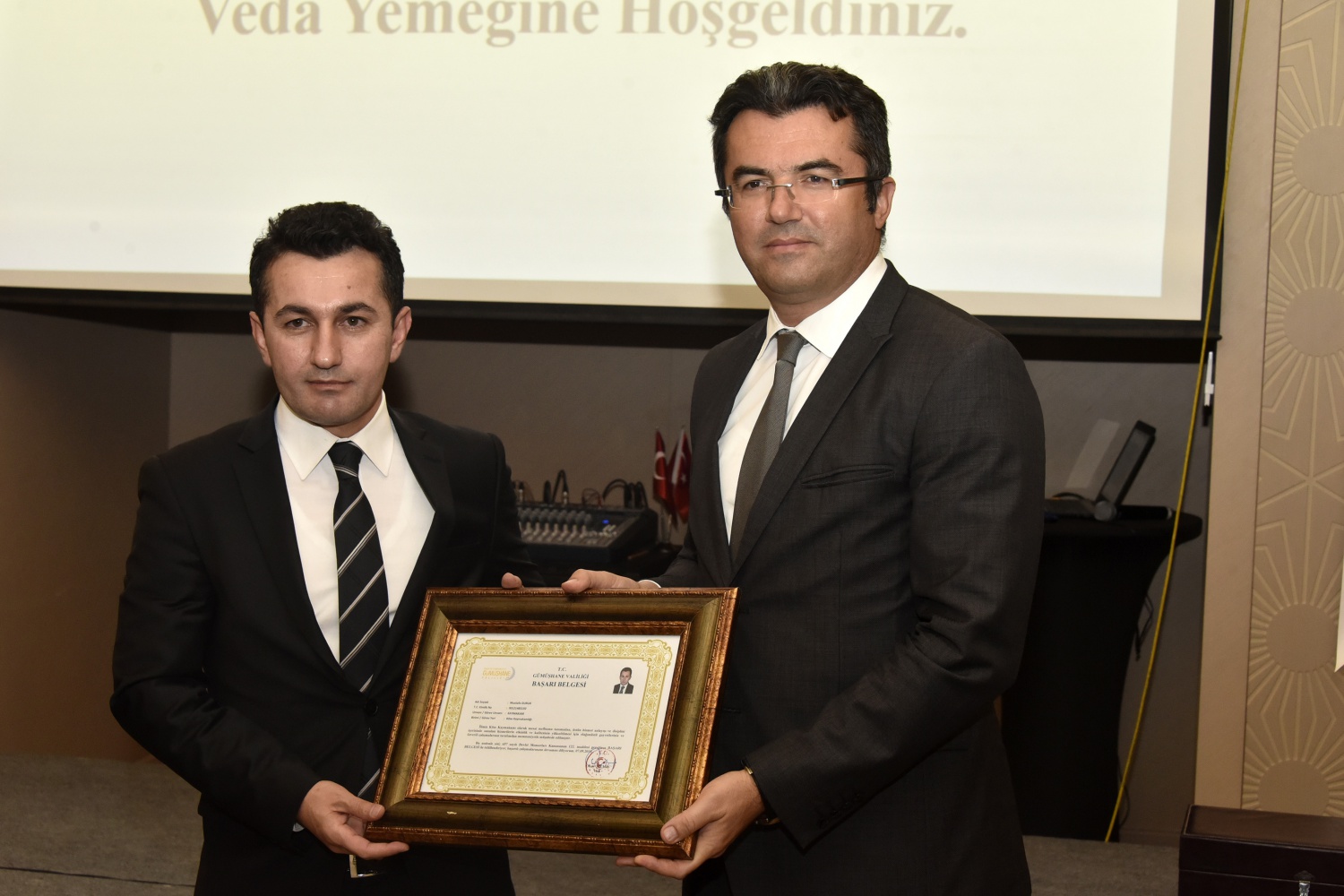 Gümüşhane’de tayini çıkan Kaymakamlara veda yemeği 23