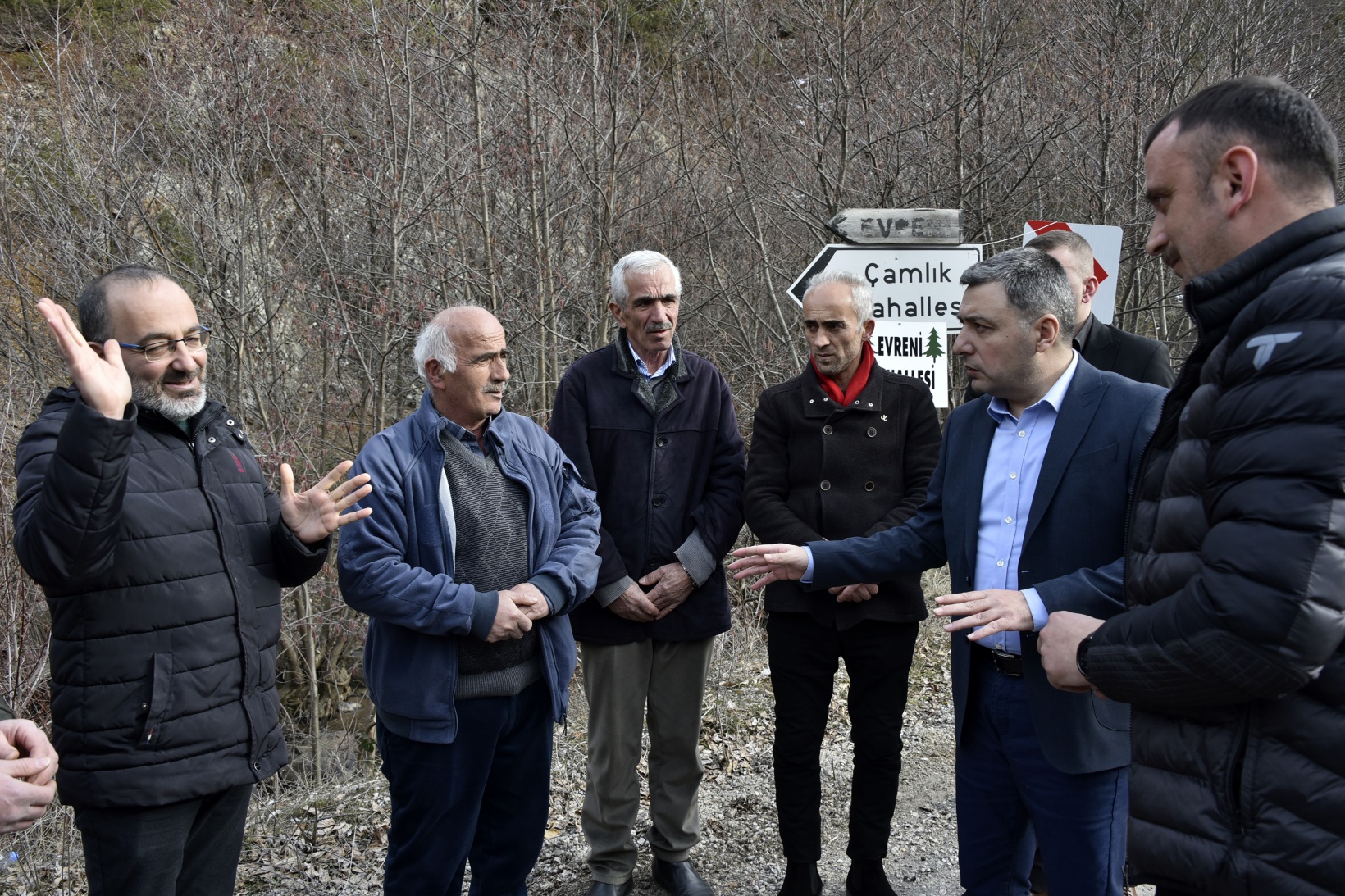 Vali Tanrısever maden ocağında işten çıkarılan işçiyi tekrar işe aldırdı 19