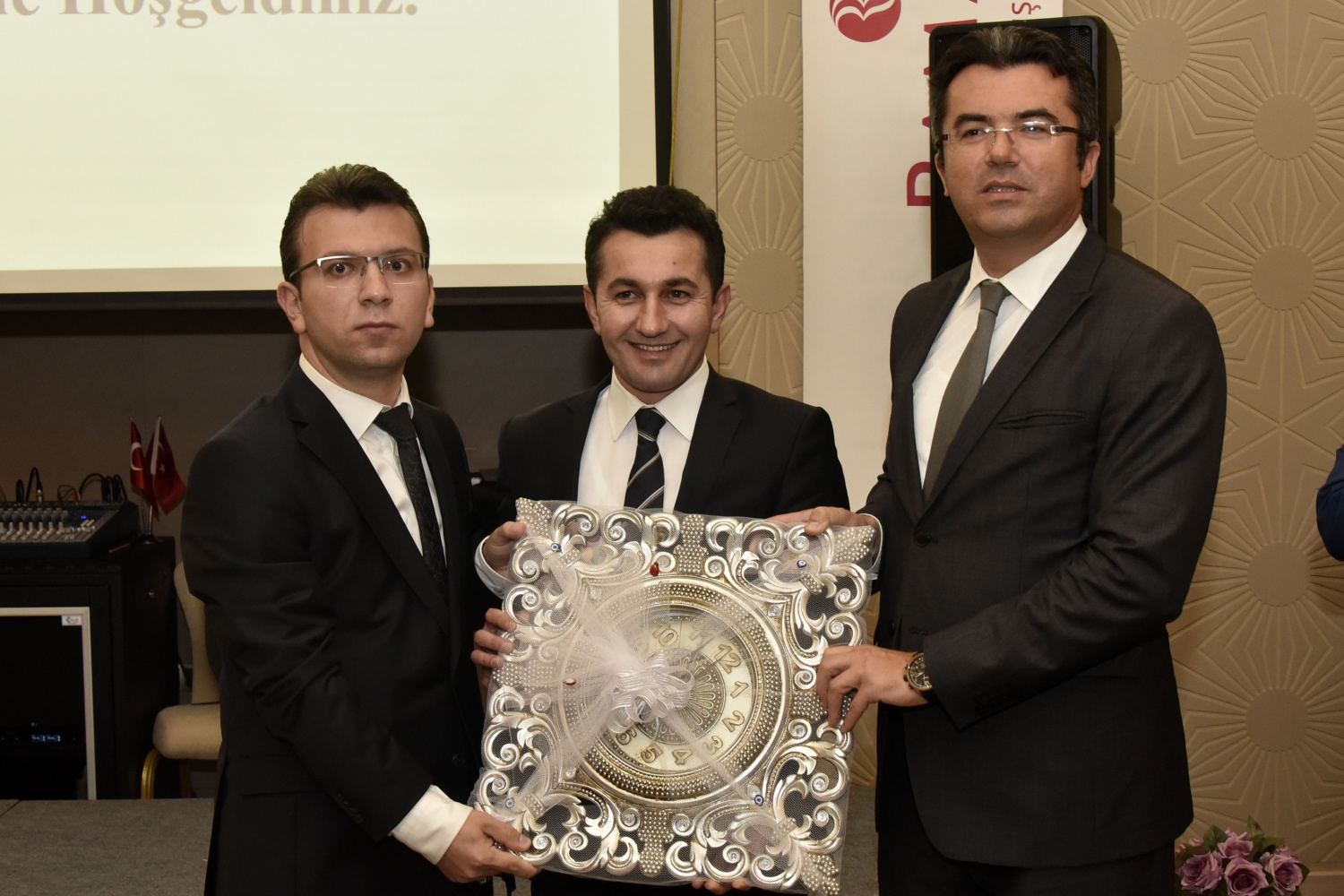 Gümüşhane’de tayini çıkan Kaymakamlara veda yemeği 30