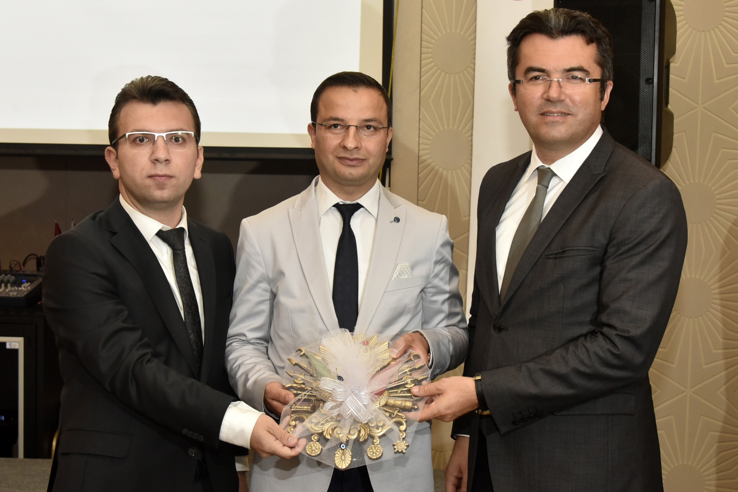 Gümüşhane’de tayini çıkan Kaymakamlara veda yemeği 36