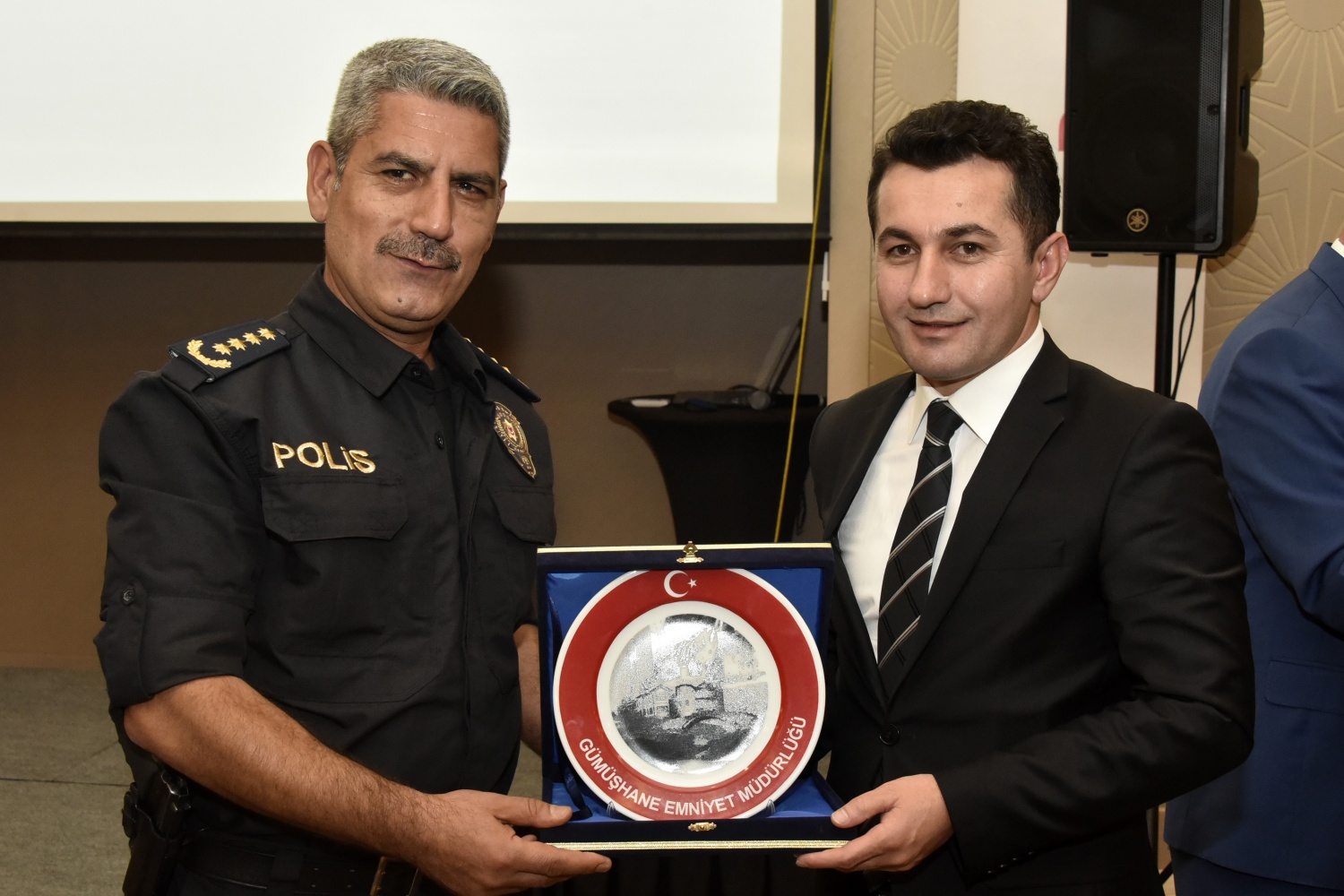 Gümüşhane’de tayini çıkan Kaymakamlara veda yemeği 33