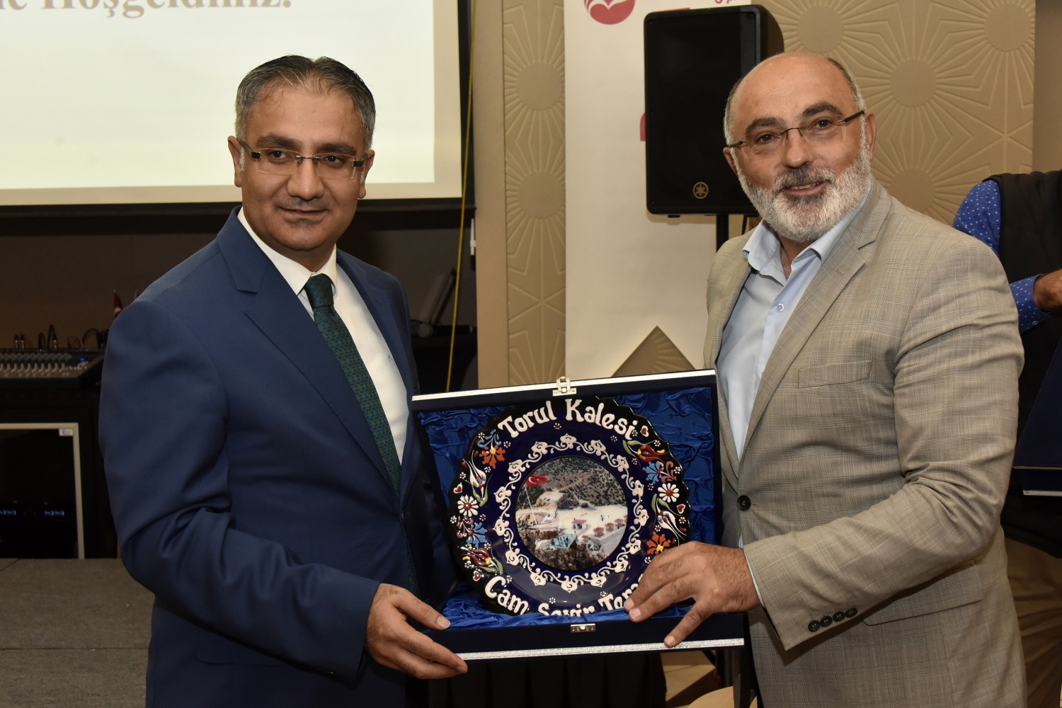 Gümüşhane’de tayini çıkan Kaymakamlara veda yemeği 35