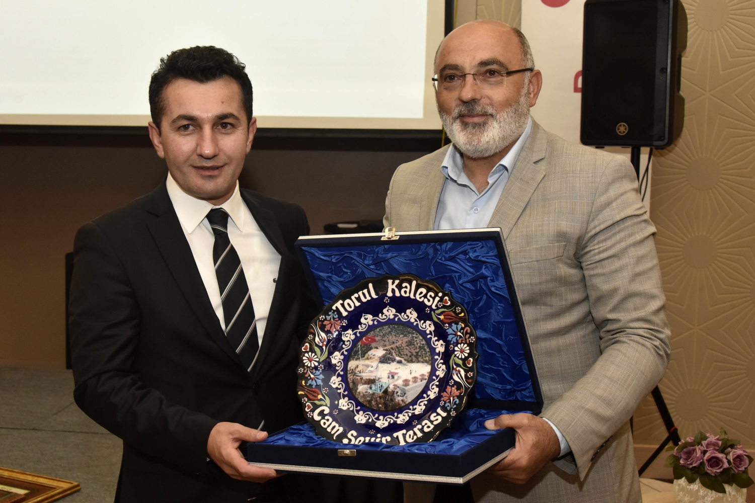 Gümüşhane’de tayini çıkan Kaymakamlara veda yemeği 37