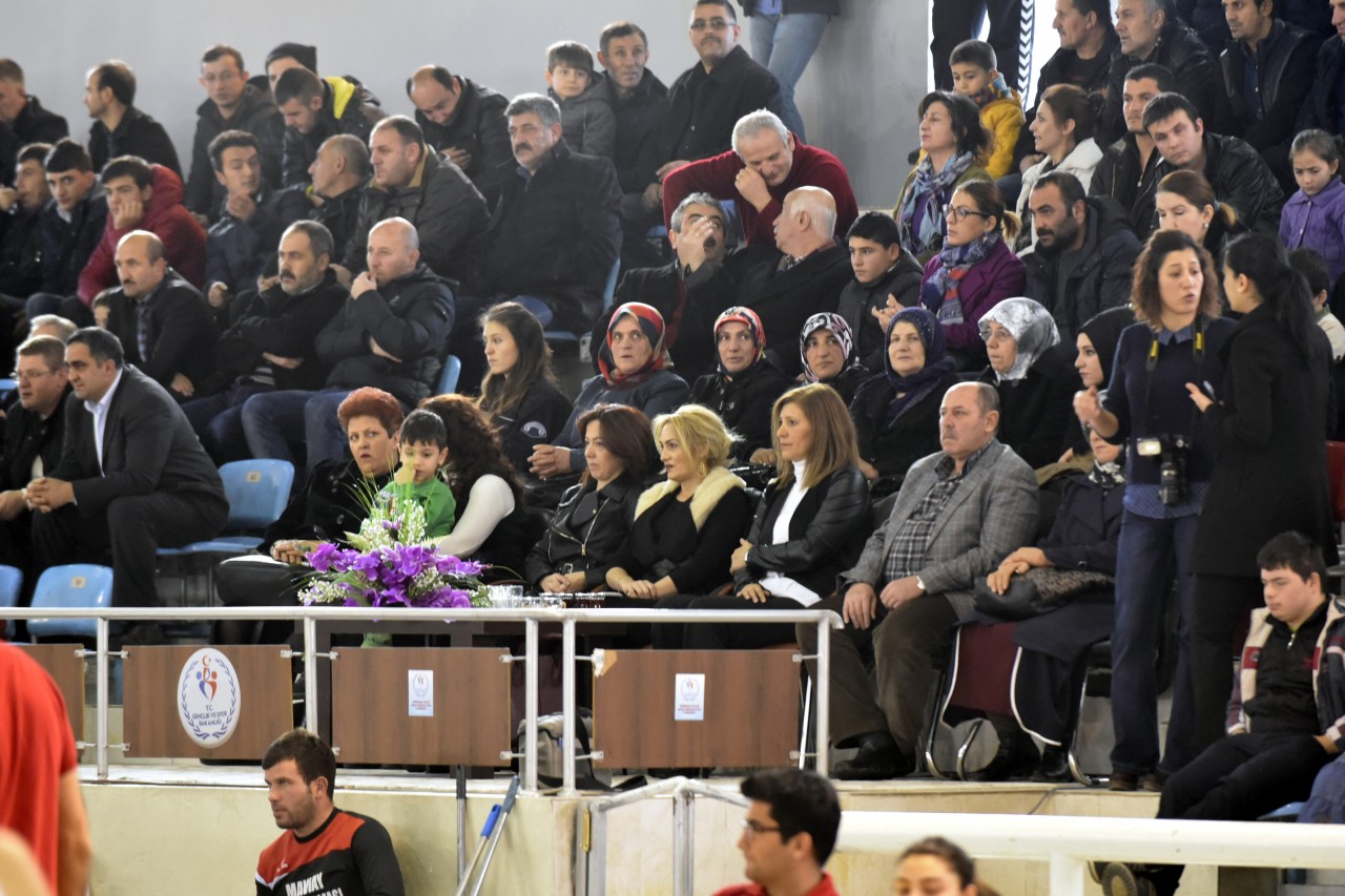 Gümüş Kızlar iyi başladı: 3-1 3