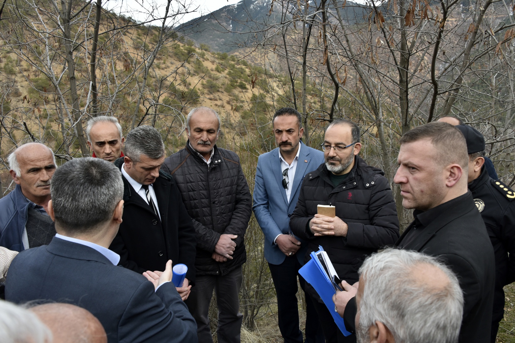 Vali Tanrısever maden ocağında işten çıkarılan işçiyi tekrar işe aldırdı 20