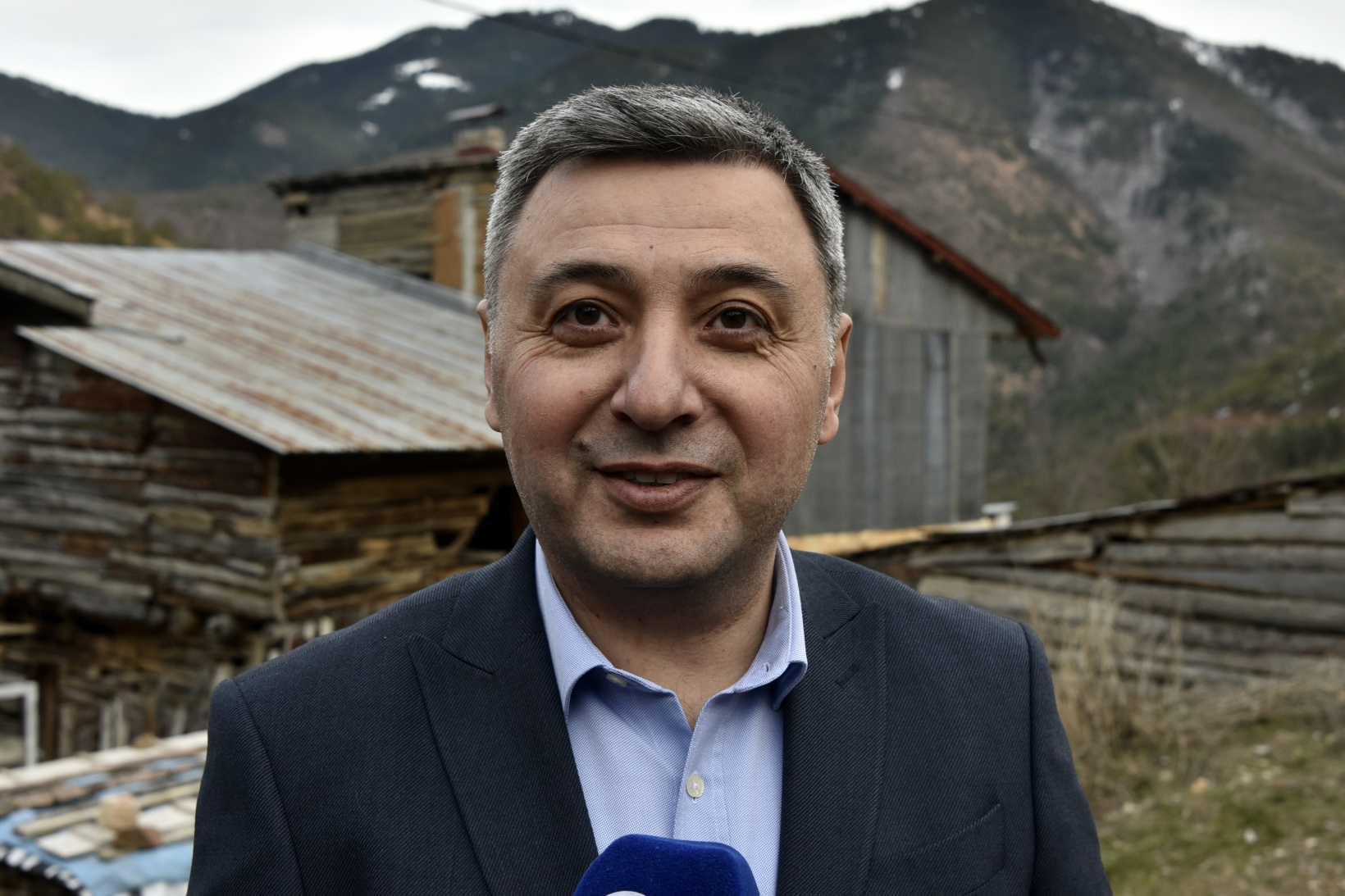 Vali Tanrısever maden ocağında işten çıkarılan işçiyi tekrar işe aldırdı 8