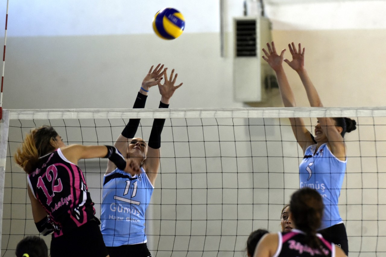 Gümüş Kızlar iyi başladı: 3-1 11