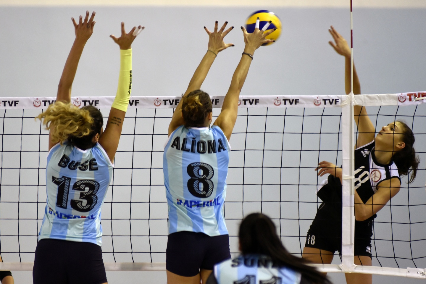 Gümüş Kızlar ezdi geçti: 3-0 17