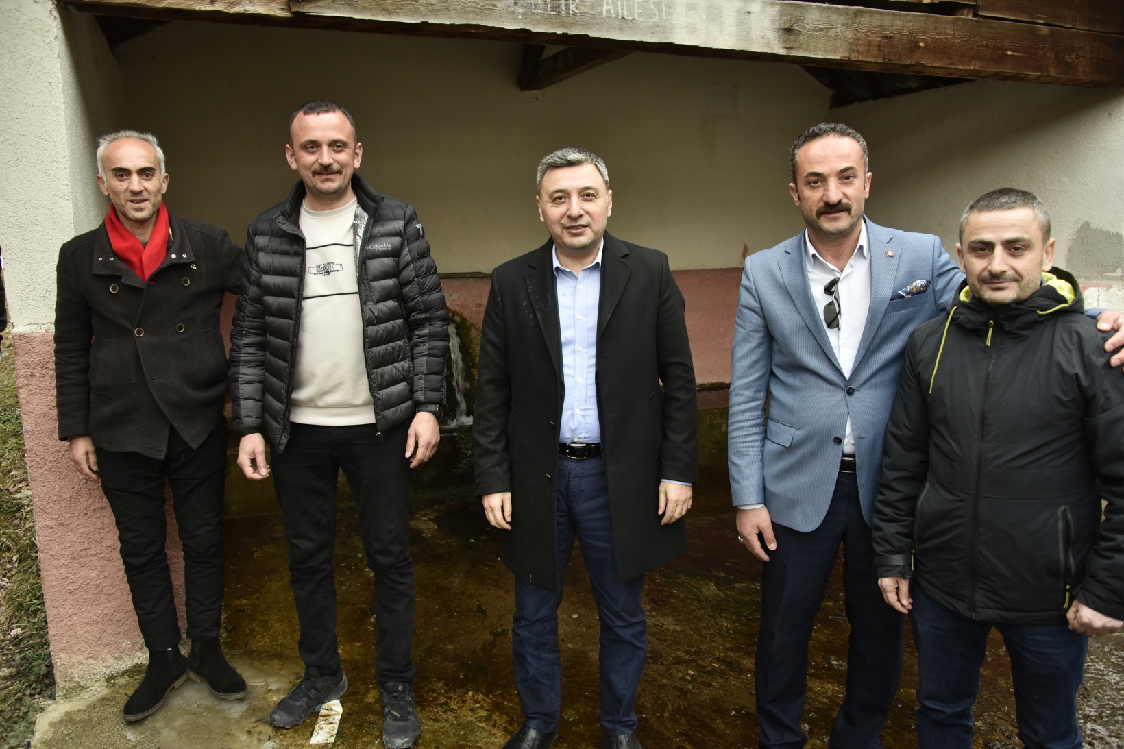 Vali Tanrısever maden ocağında işten çıkarılan işçiyi tekrar işe aldırdı 9