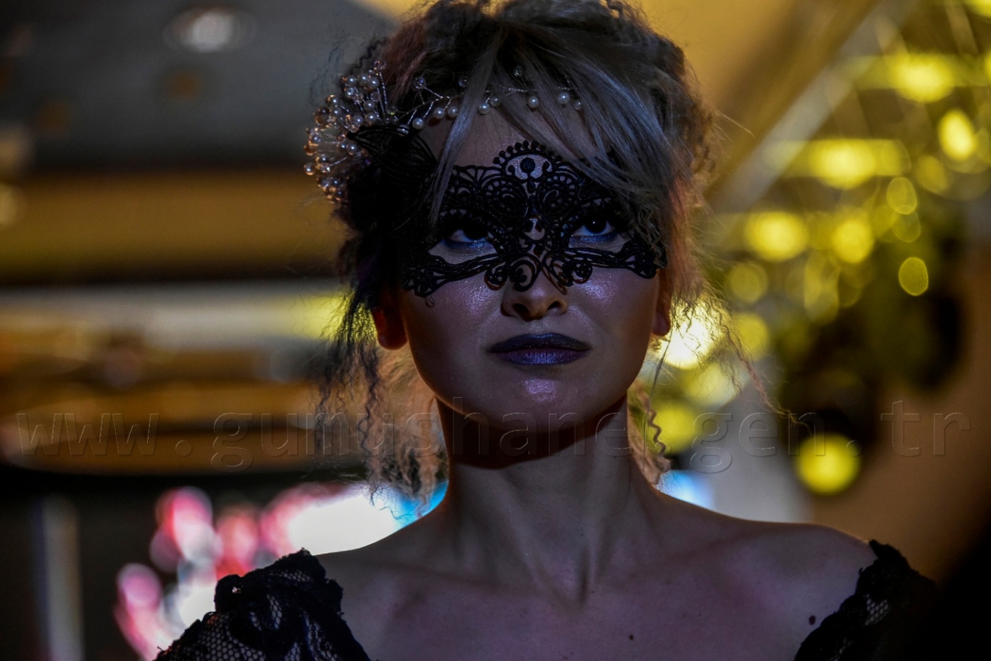 100 yıllık gelinlik podyumda 41