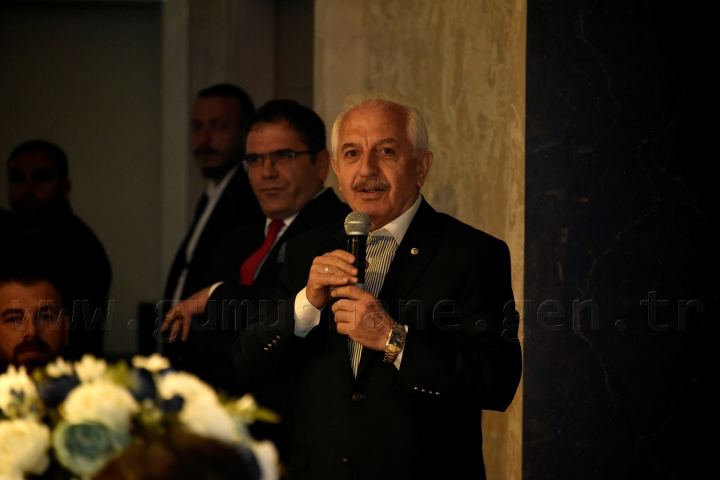 100 yıllık gelinlik podyumda 45