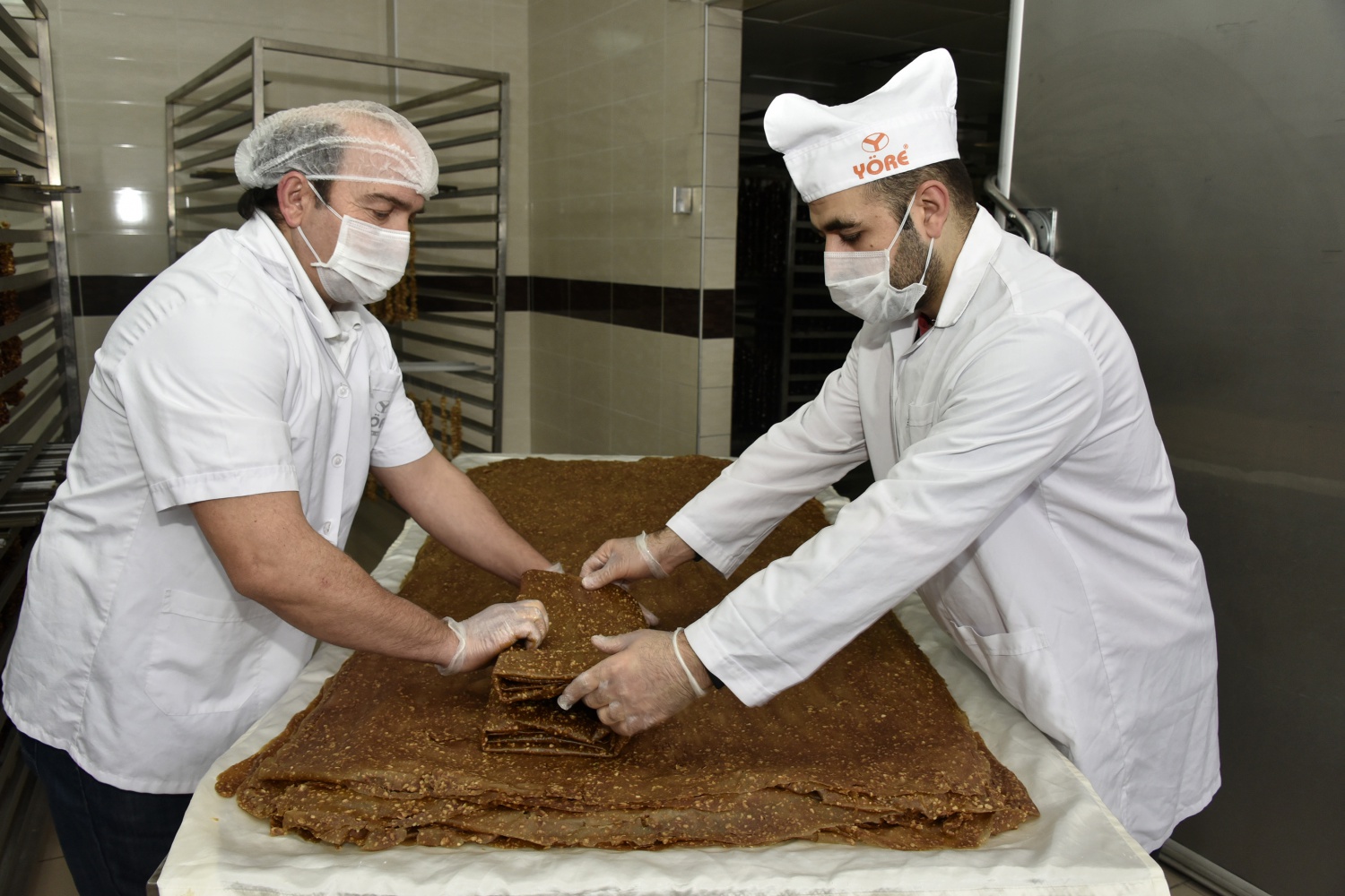 Dut'un ceviz ve fındığa olan sevdasının ürünü: Pestil ve köme 24