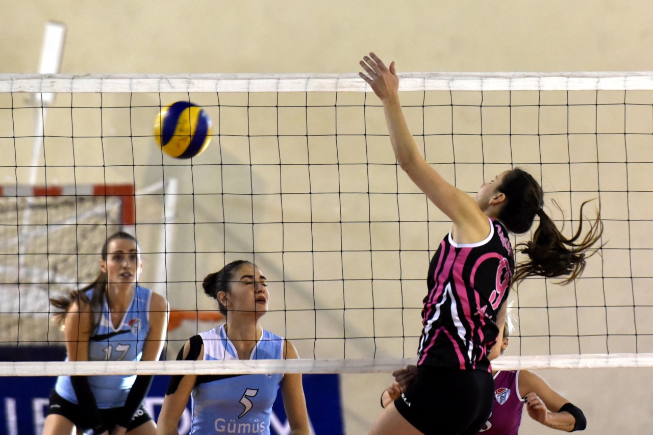 Gümüş Kızlar iyi başladı: 3-1 24