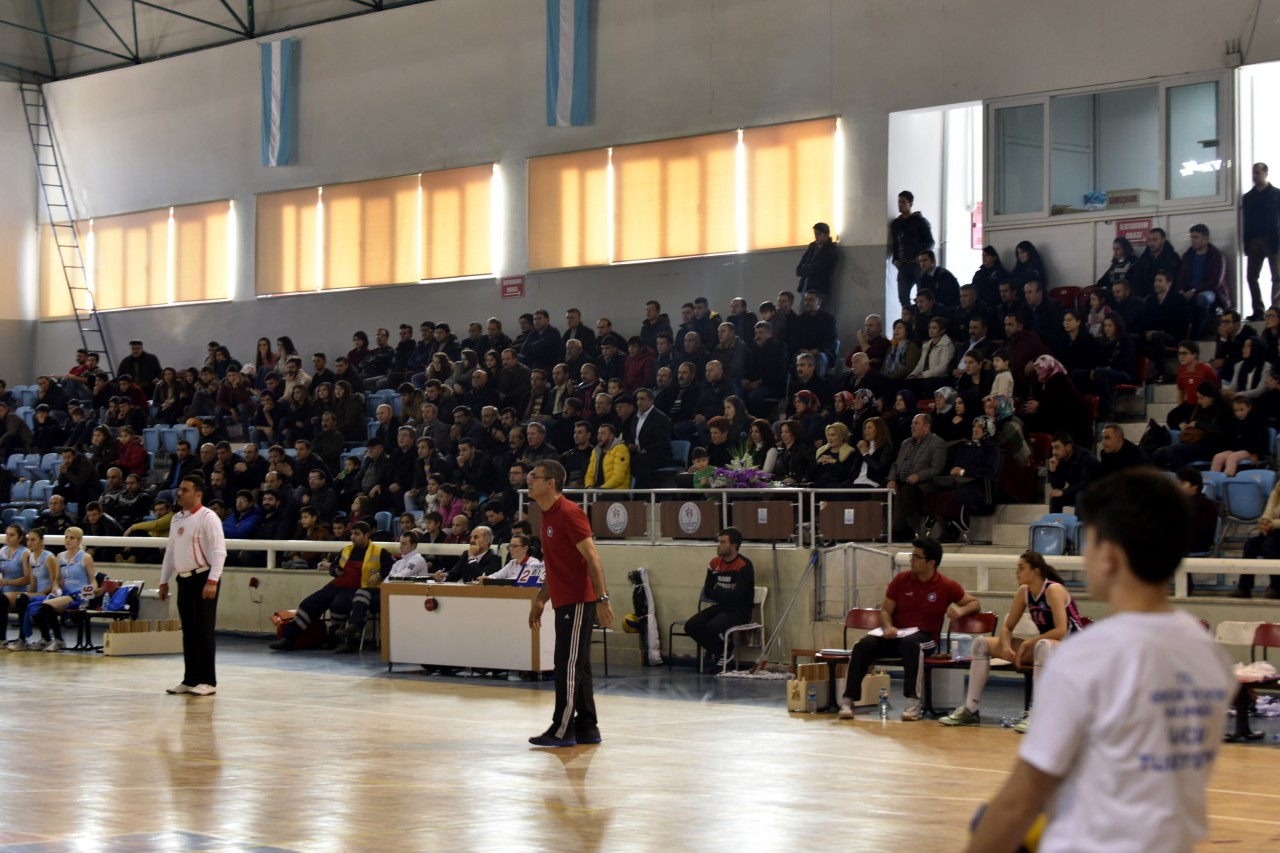 Gümüş Kızlar iyi başladı: 3-1 27