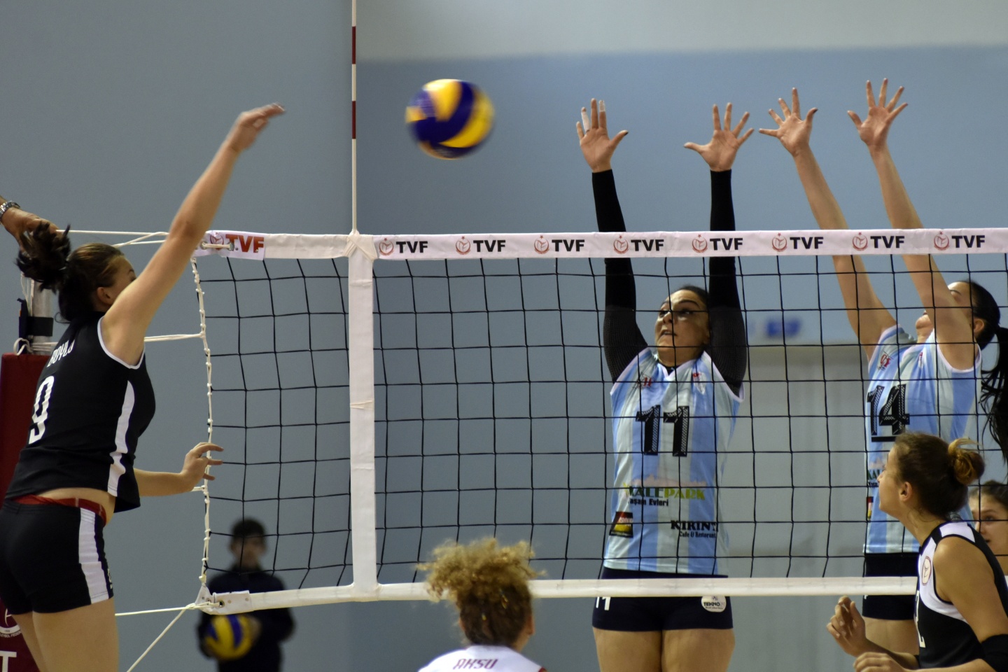 Gümüş Kızlar ezdi geçti: 3-0 42