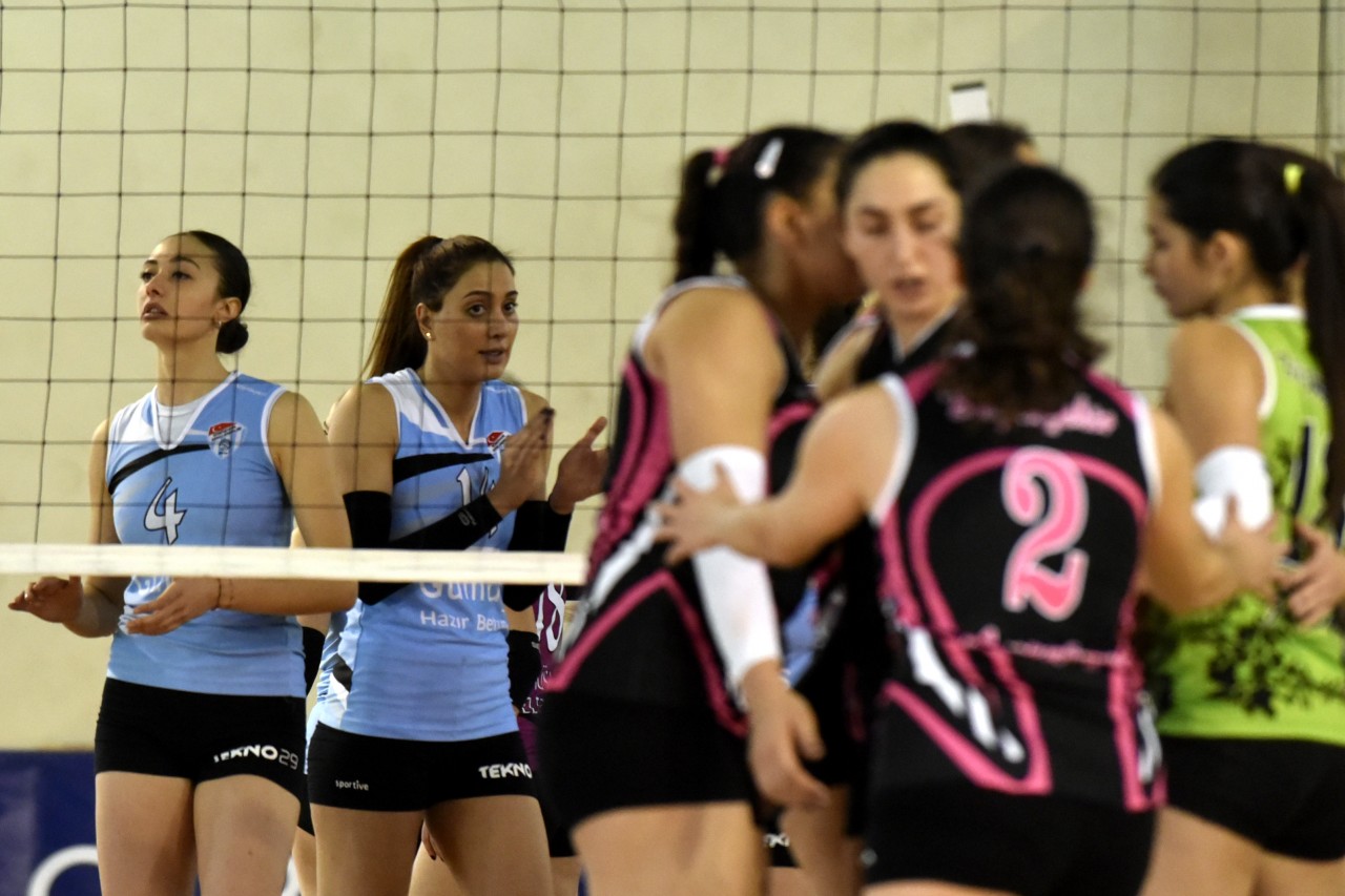 Gümüş Kızlar iyi başladı: 3-1 42