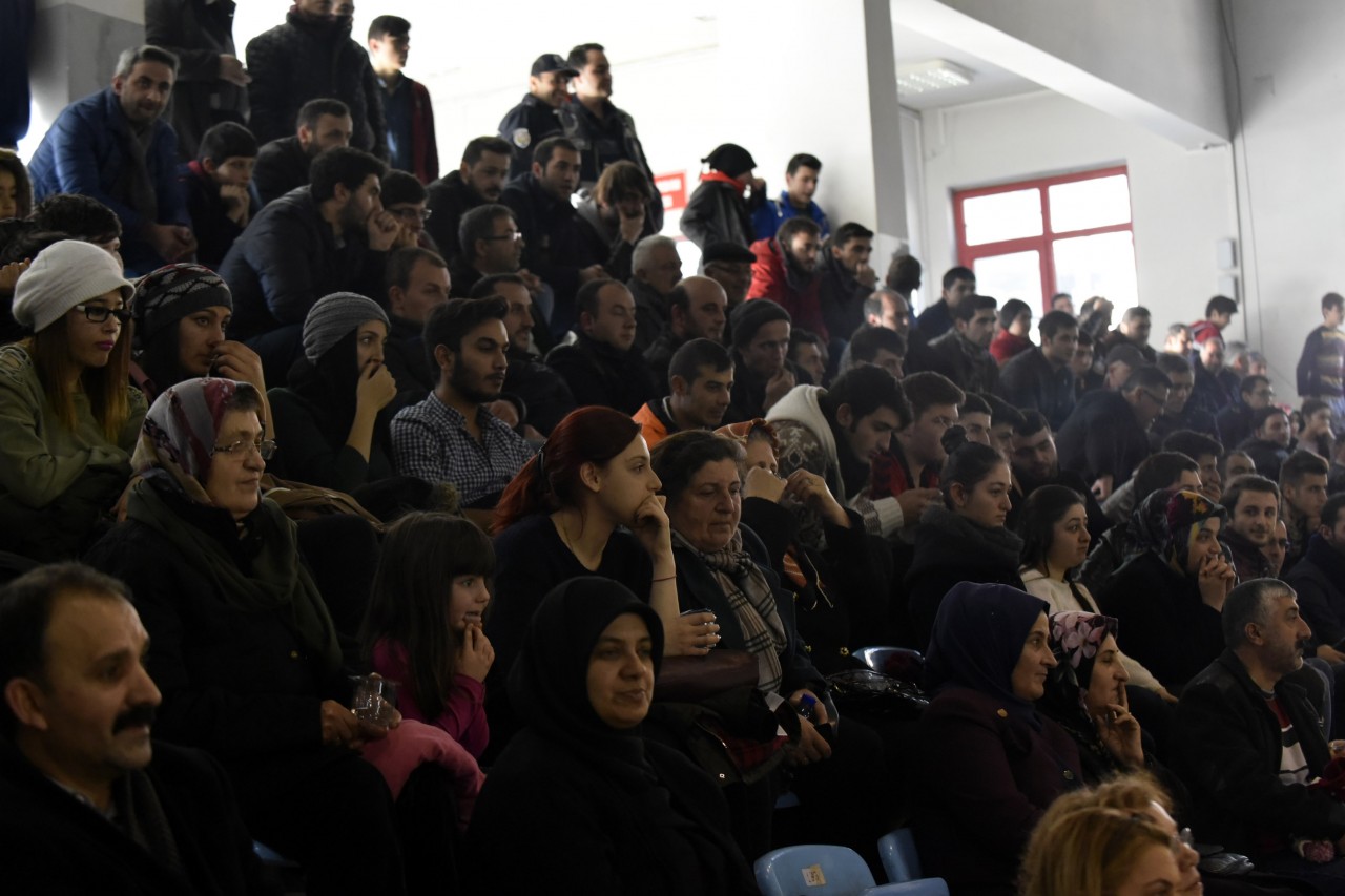 Gümüş Kızlar iyi başladı: 3-1 44