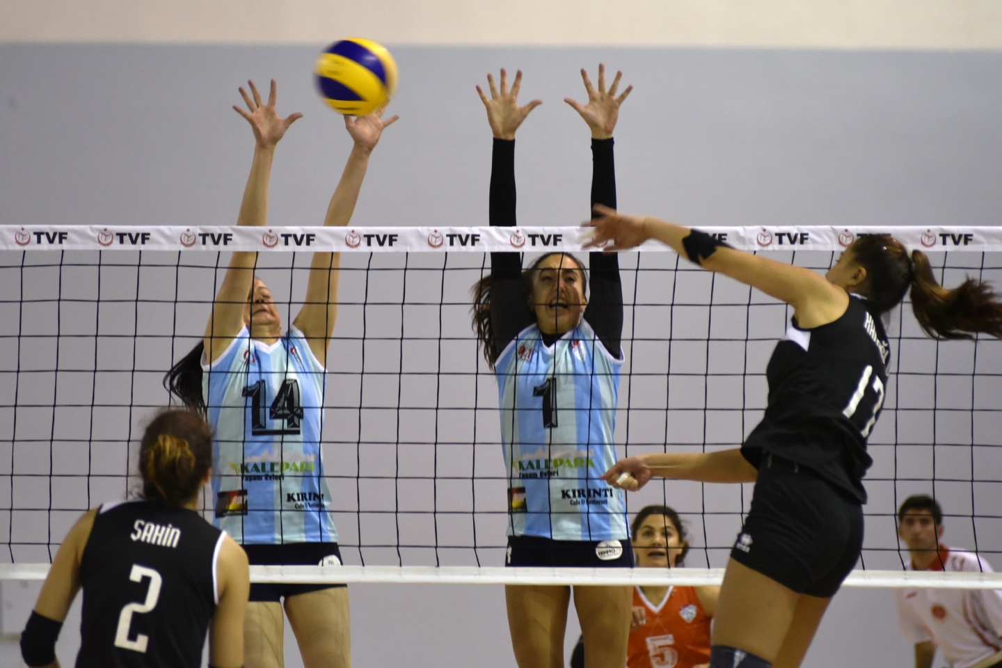 Gümüş Kızlar ezdi geçti: 3-0 49