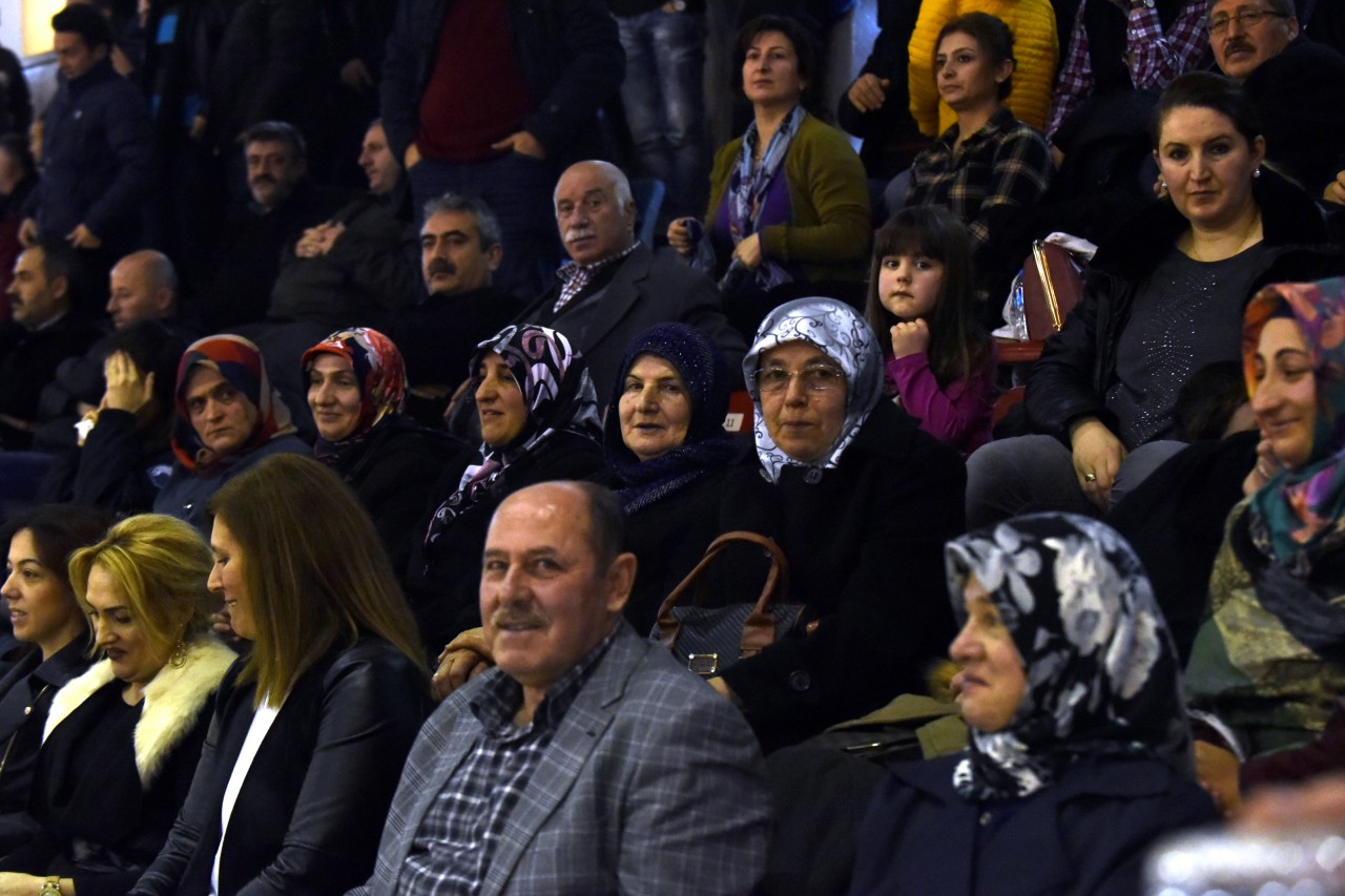 Gümüş Kızlar iyi başladı: 3-1 45