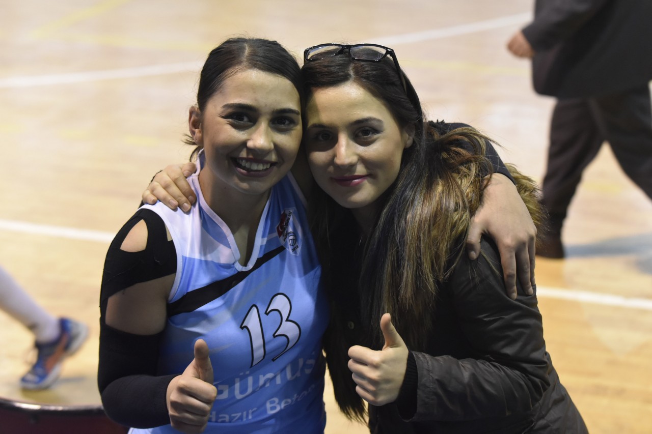 Gümüş Kızlar iyi başladı: 3-1 47