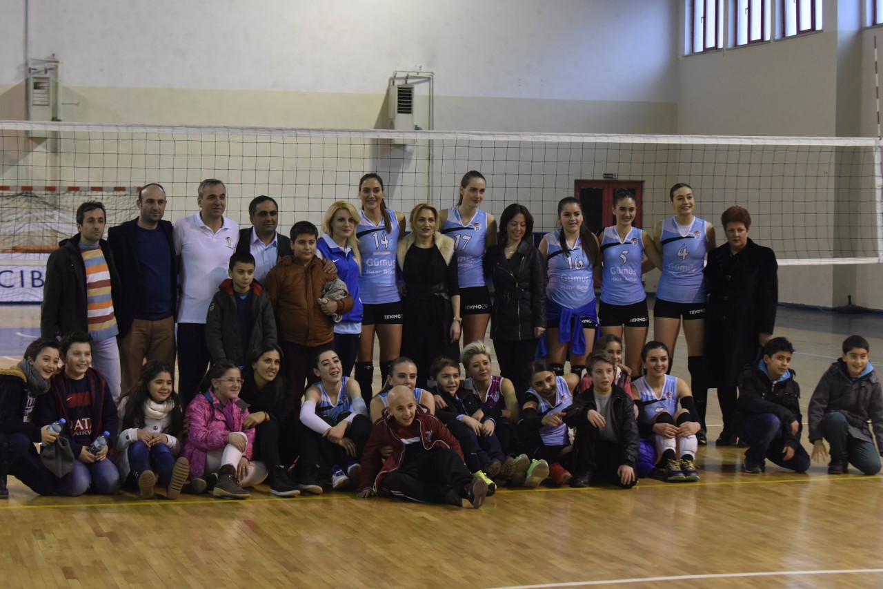 Gümüş Kızlar iyi başladı: 3-1 48