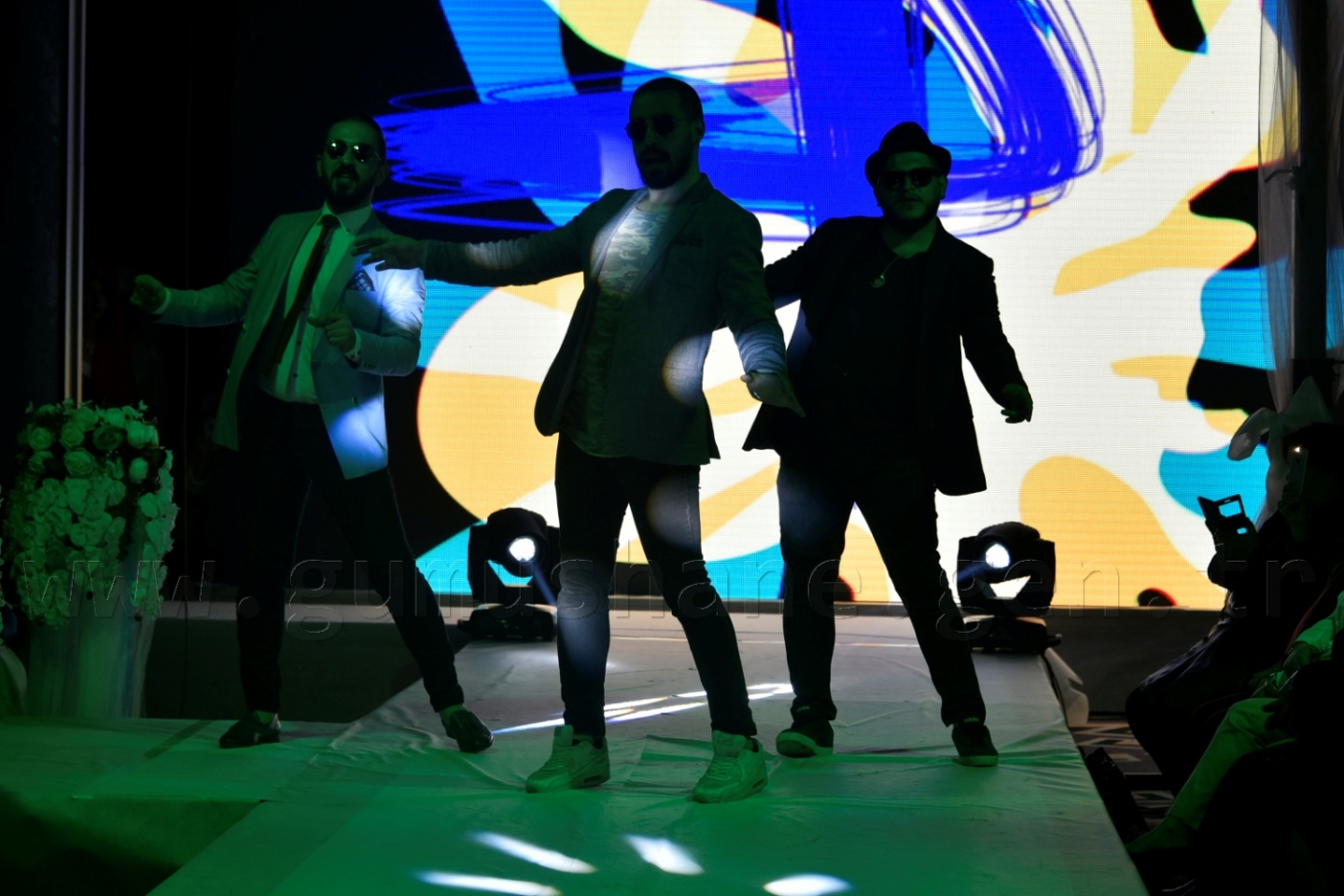 100 yıllık gelinlik podyumda 50